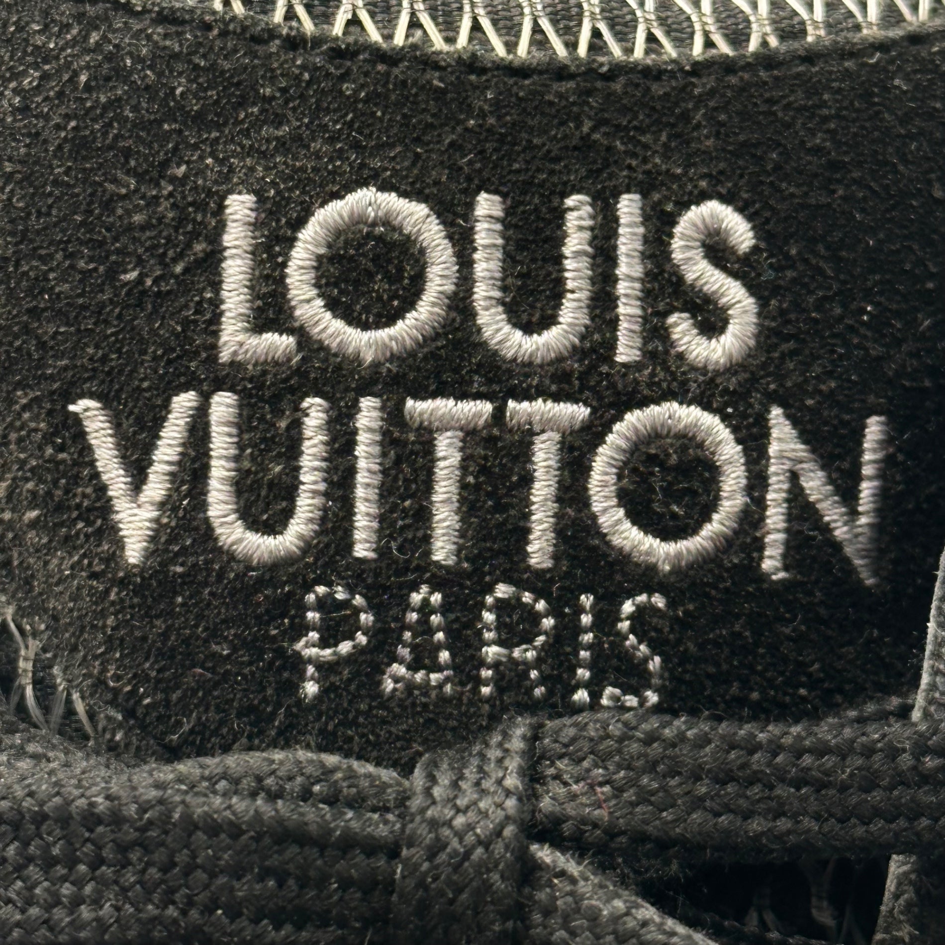 LOUIS VUITTON(ルイヴィトン) Run Away Line Sneaker ランアウェイ ライン スニーカー 1A9J1D 9(約27.5cm 〜 28.0cm) ブラック×グレー