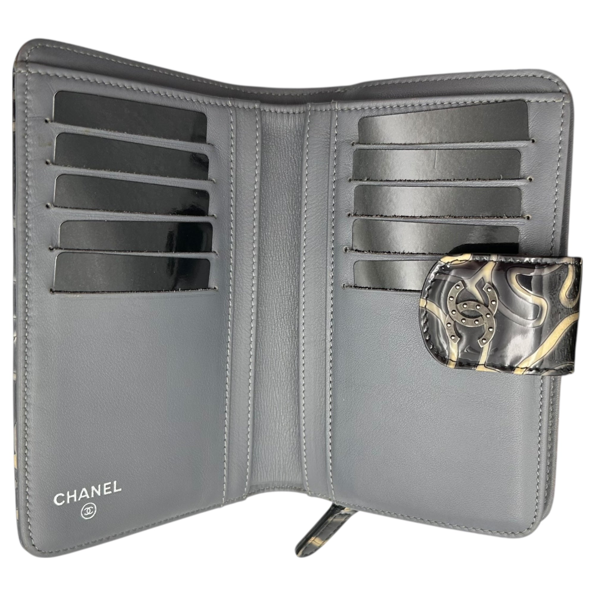 CHANEL(シャネル) Camellia Coco Mark Enamel Leather Bifold Wallet カメリア ココマーク エナメルレザー 2つ折り財布 ブラック×ベージュ