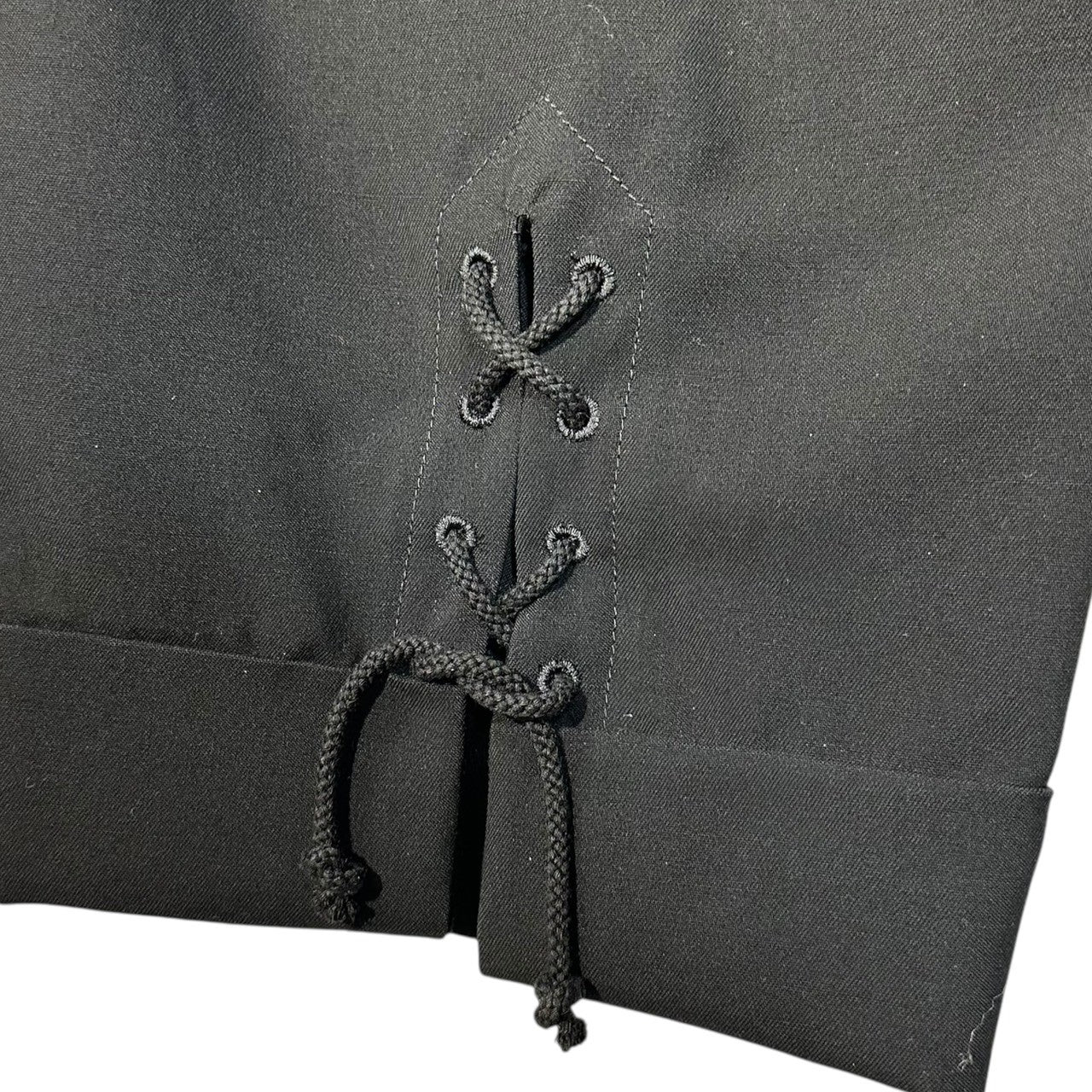 REGULATION Yohji Yamamoto(レギュレーション ヨウジヤマモト) 24SS Lace-up tapered wide slacks with lace-up hems 裾 レースアップ テーパード ワイド スラックス FS-P55-101 3(L程度) ブラック