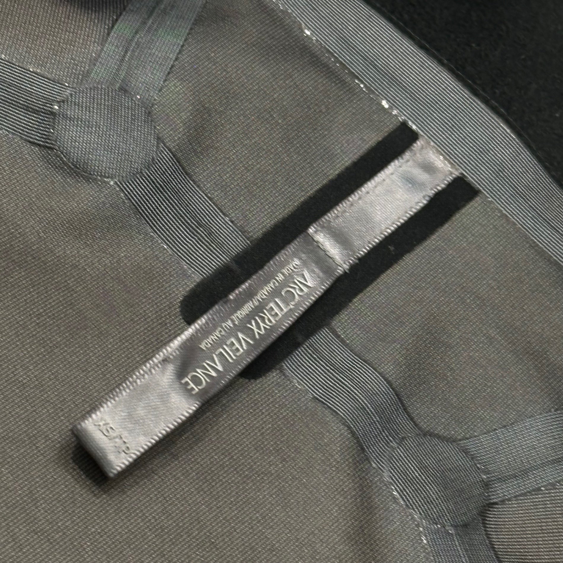 ARC'TERYX VEILANCE(アークテリクスヴェイランス) 3L GORE-TEX NAVIER AR COAT - PLUTON HEATHER 3レイヤー ナビエ AR コート 24231-78122 XS グレー マウンテンパーカー ジャケット