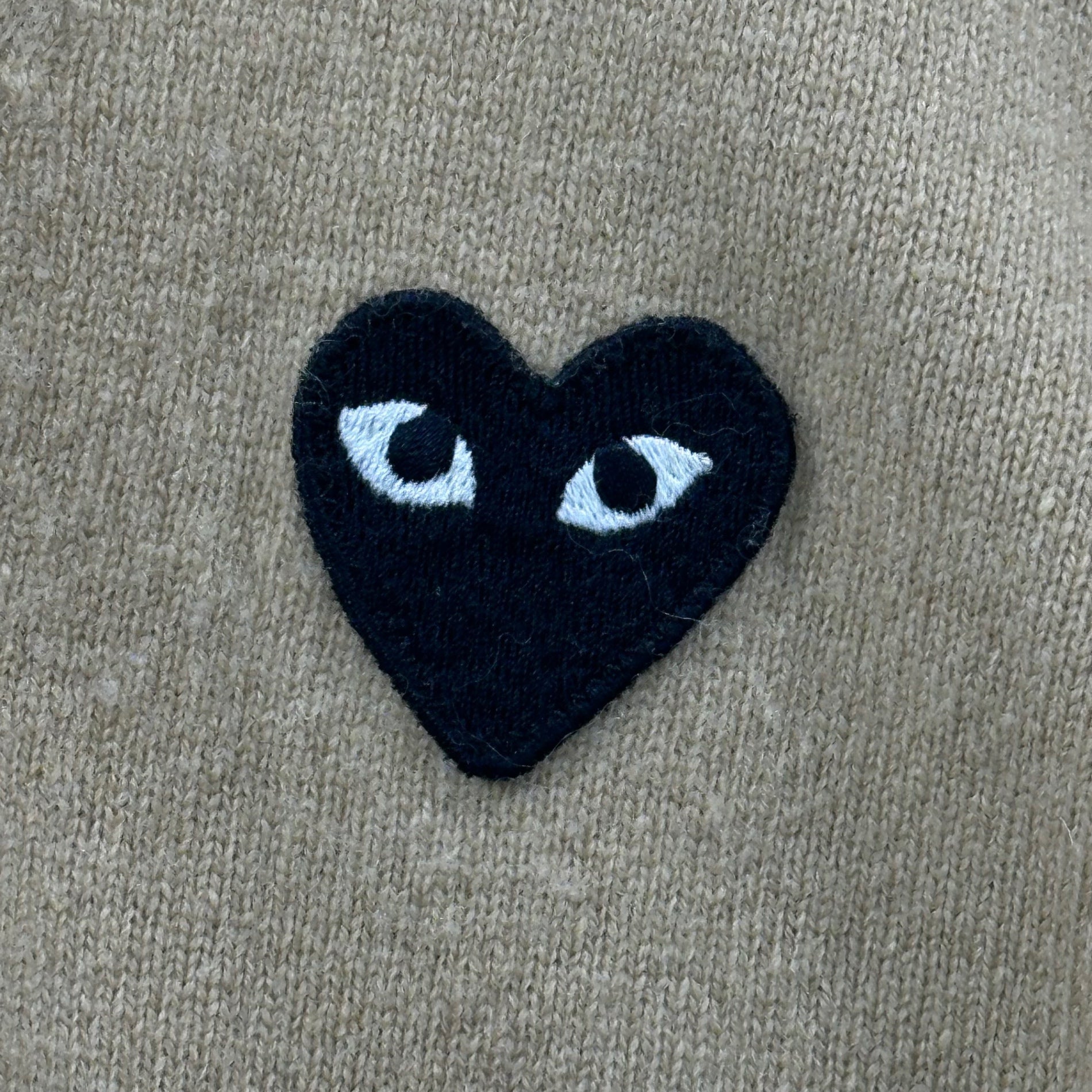 PLAY COMME des GARCONS(プレイコムデギャルソン) 10AW Heart Patch Wool Cardigan ハート ワッペン ウール カーディガン AZ-N024 L ベージュ×ブラック AD2010