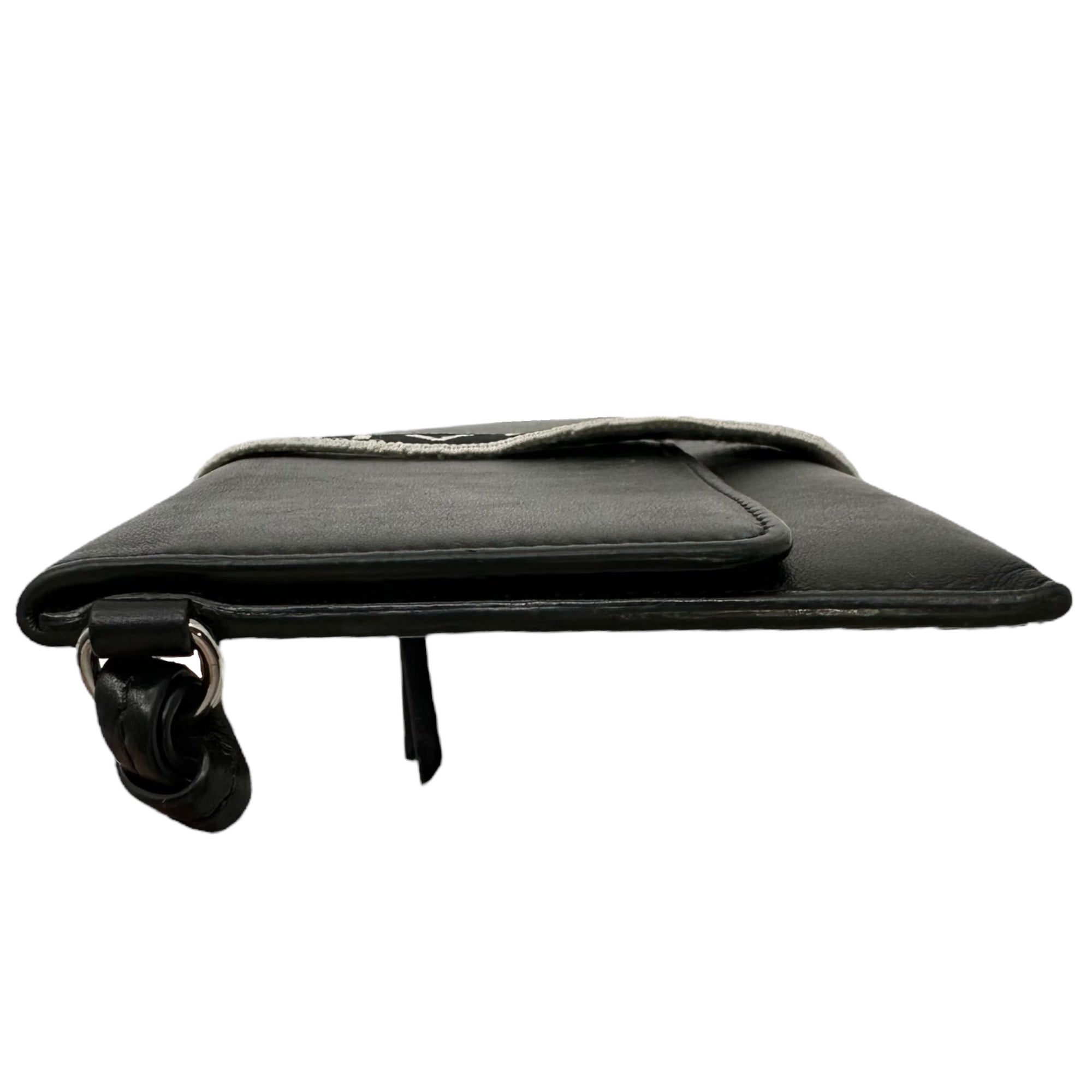 GIVENCHY(ジバンシィ) URBAN Clutch bag アーバン ロゴ バンド レザー クラッチ バッグ BB605HB0CQ 001 ブラック ウォレット 長財布