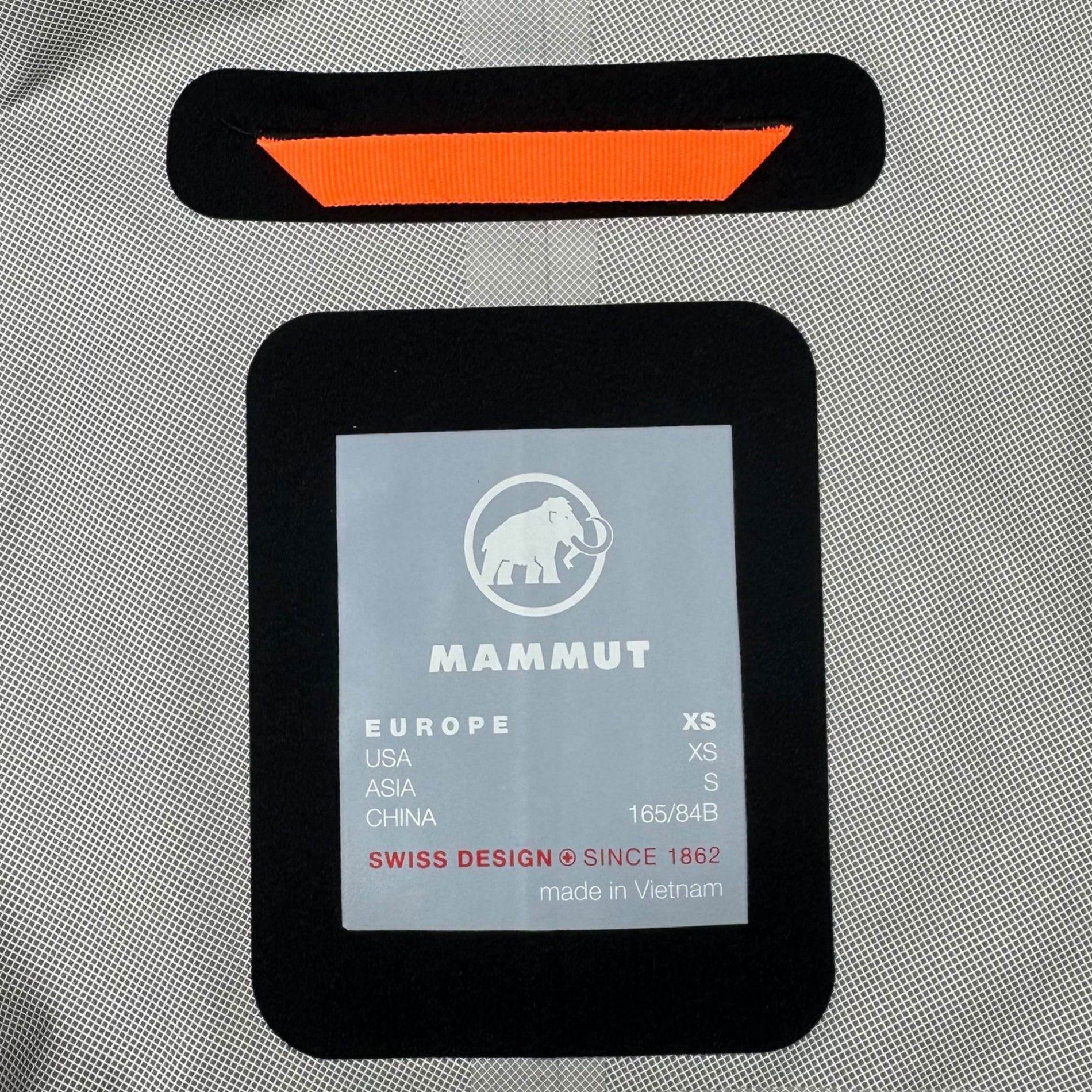 MAMMUT(マムート) Microlayer HS Hooded Jacket マイクロレイヤー ハードシェル フーデッド ジャケット 1010-29260 XS ブラック×レッド