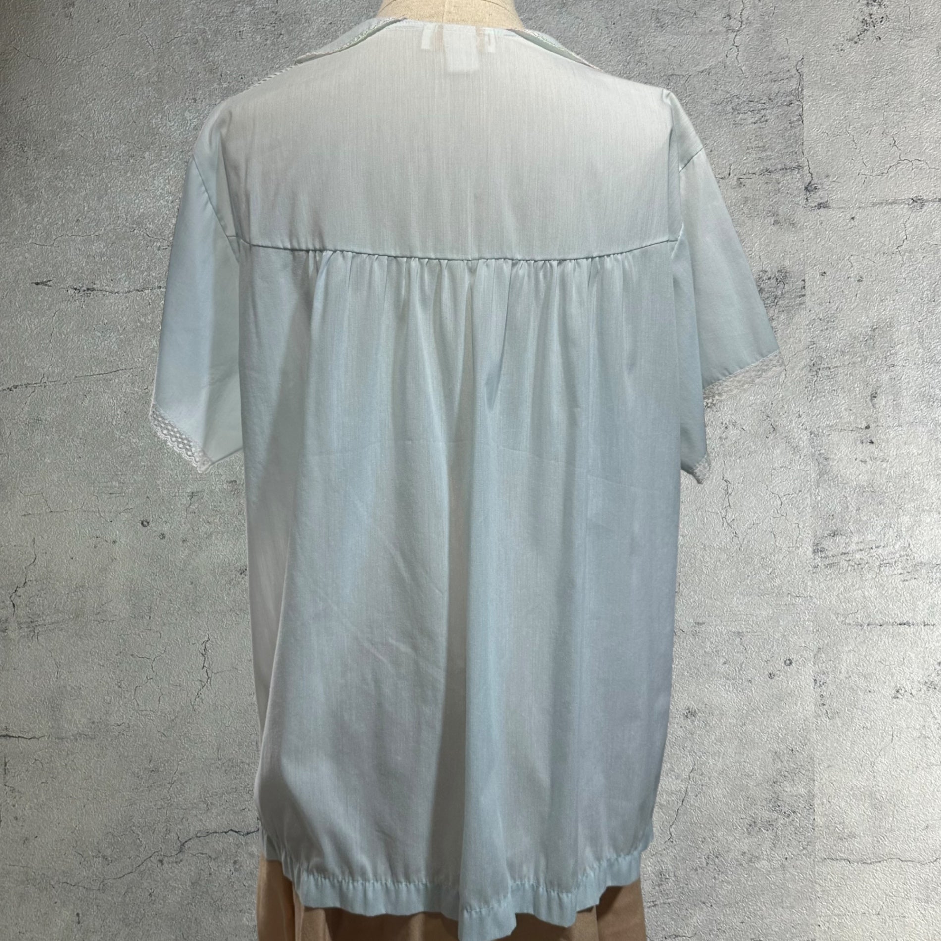 VINTAGE(ヴィンテージ) 70's round collar flower embroidery short sleeve blouse 丸襟 花刺繍 半袖 ブラウス ライトブルー