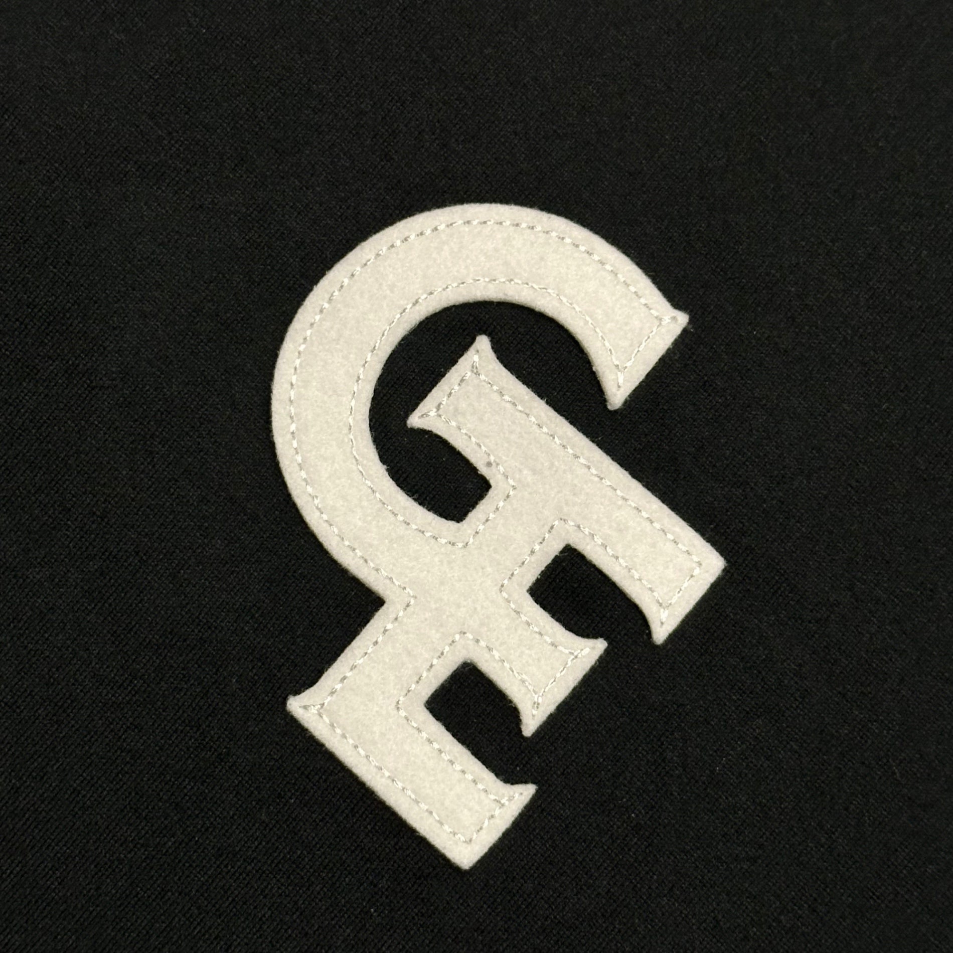 GOODENOUGH(グッドイナフ) One-point felt logo Gram G l/s T-shirt