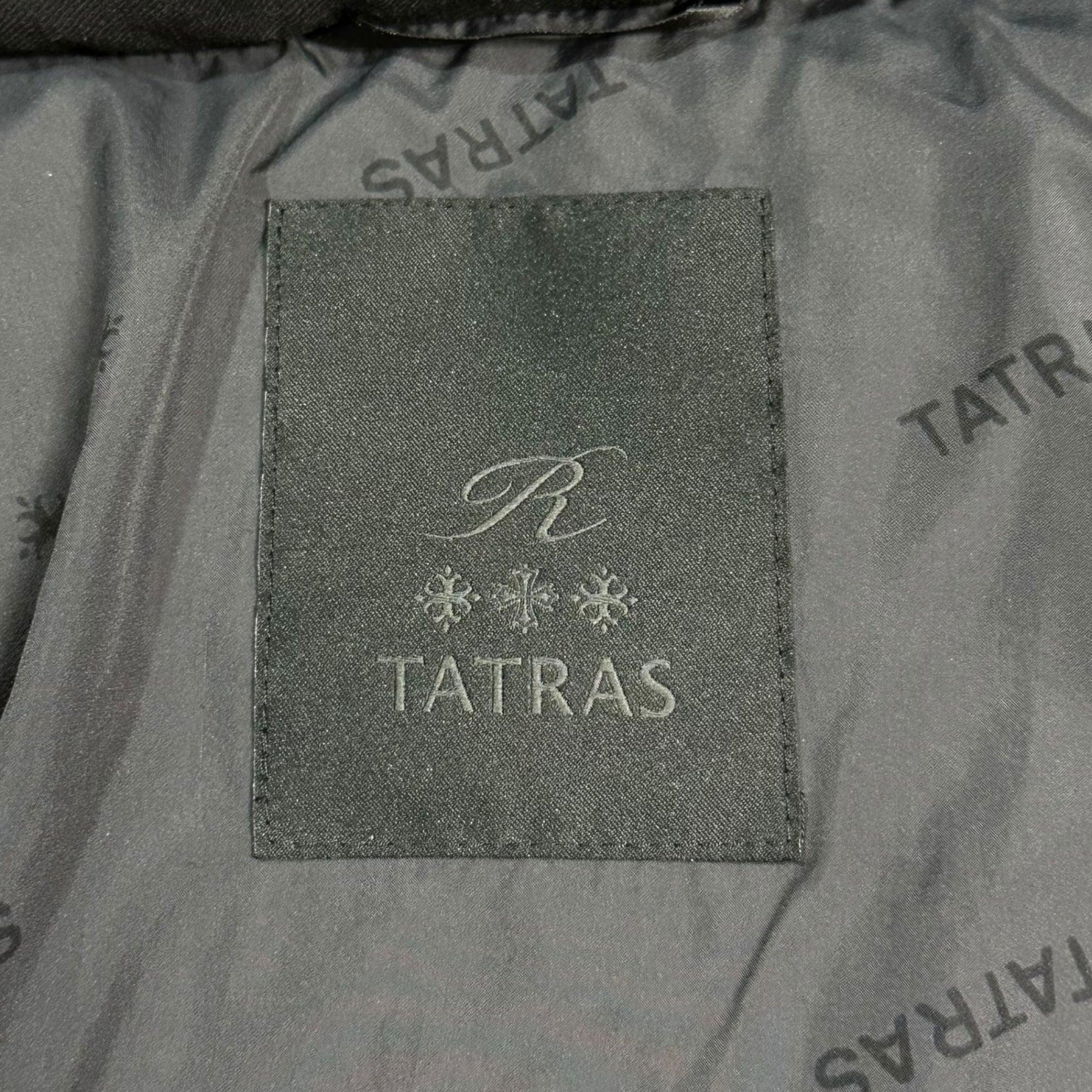TATRAS(タトラス) 21AW R Line DOMIZIANO Wool Silk Hooded Down Jacket Rライン ドミッツィアーノ ウール シルク フーデッド ダウン ジャケット MTAT21A4289-D 03(L程度) ブラック