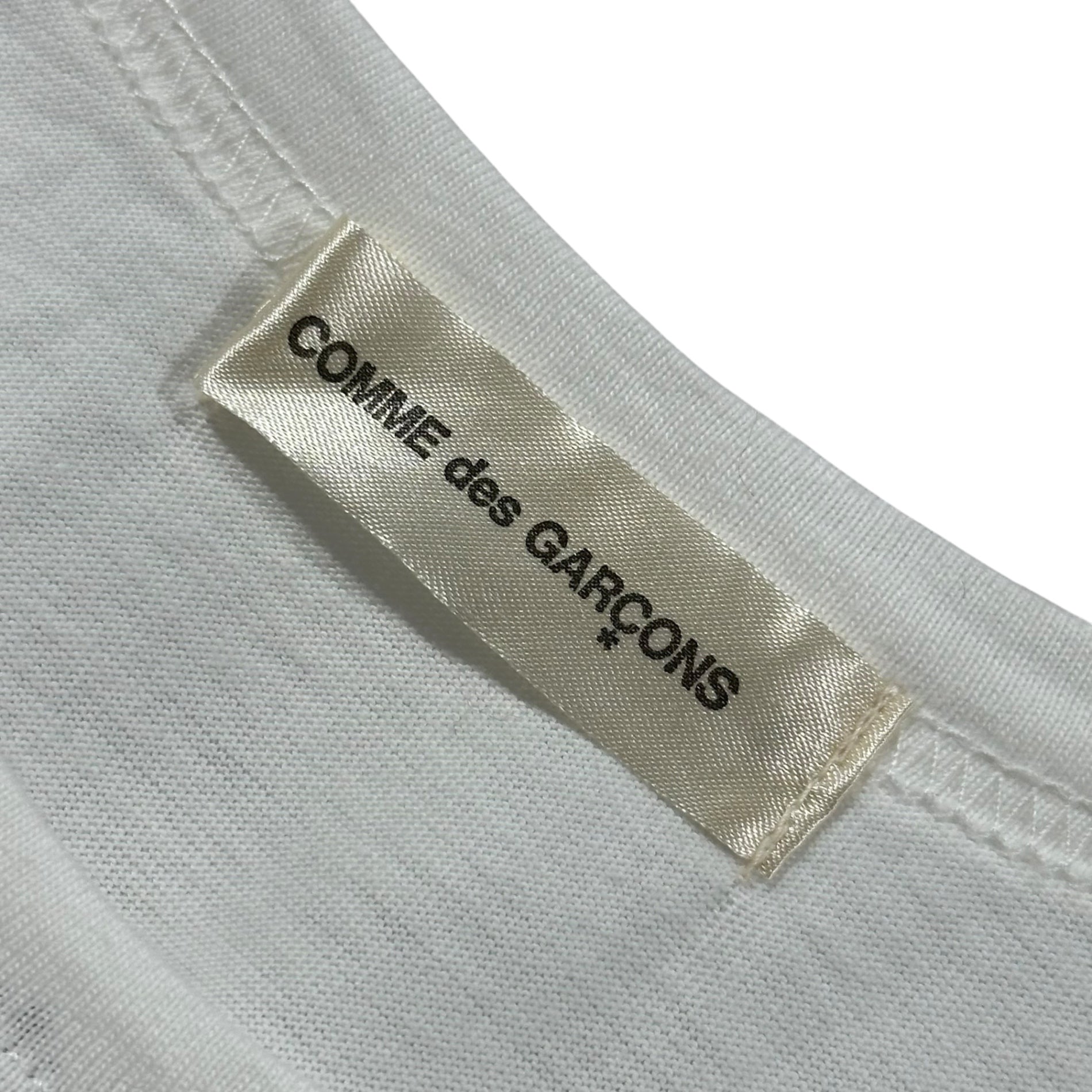 COMME des GARCONS(コムデギャルソン) Front Random Logo Print T-Shirt フロント ランダム ロゴ プリント Tシャツ ホワイト×ブラック