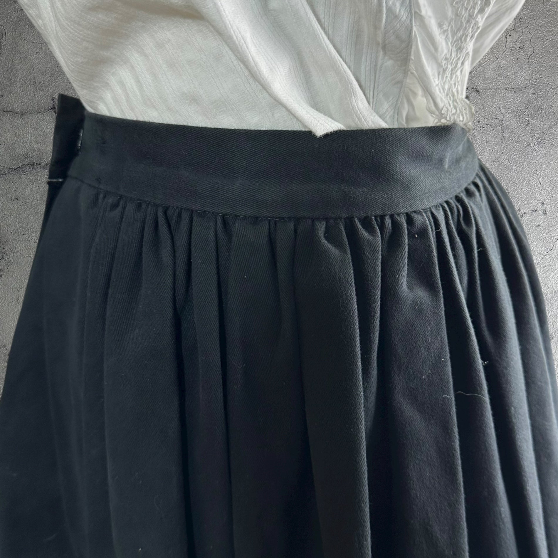Euro vintage(ヨーロッパヴィンテージ) thick cotton black long skirt コットンの肉厚地なクラシカルロングスカート 表記無し(M~L程度) ブラック