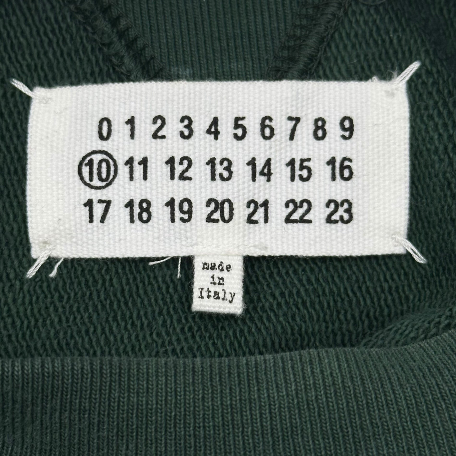 MAISON MARGIELA(メゾンマルジェラ 21AW CROPPED SHRUNKEN SWEAT 両V 袖刺繍 クルーネック スウェット S50GU0180 46(SM程度) グリーン
