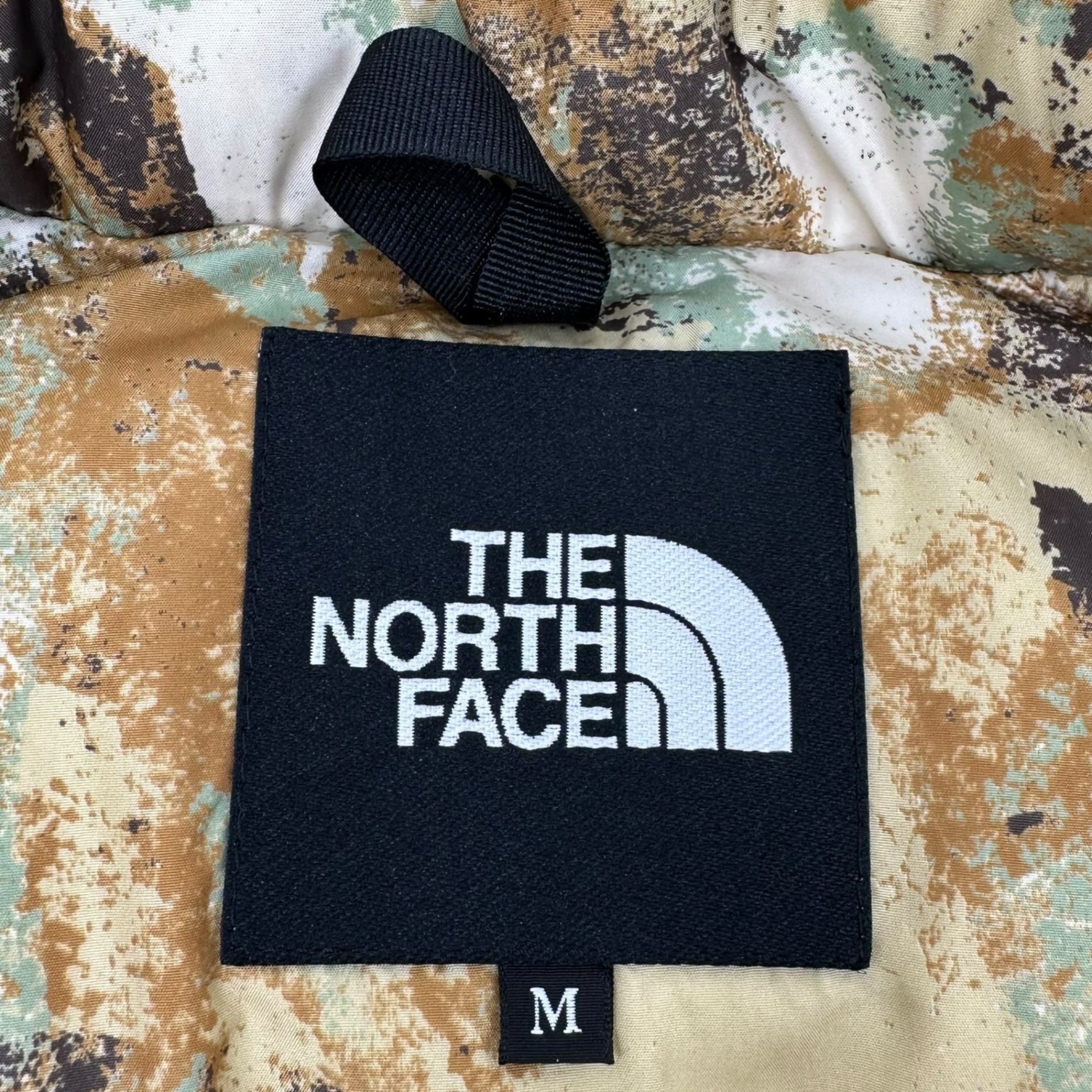 THE NORTH FACE(ノースフェイス) NV NUPTSE VEST ノベルティー ヌプシ ダウンベスト 総柄 ジップアップ ND92339 M ベージュ×グリーン