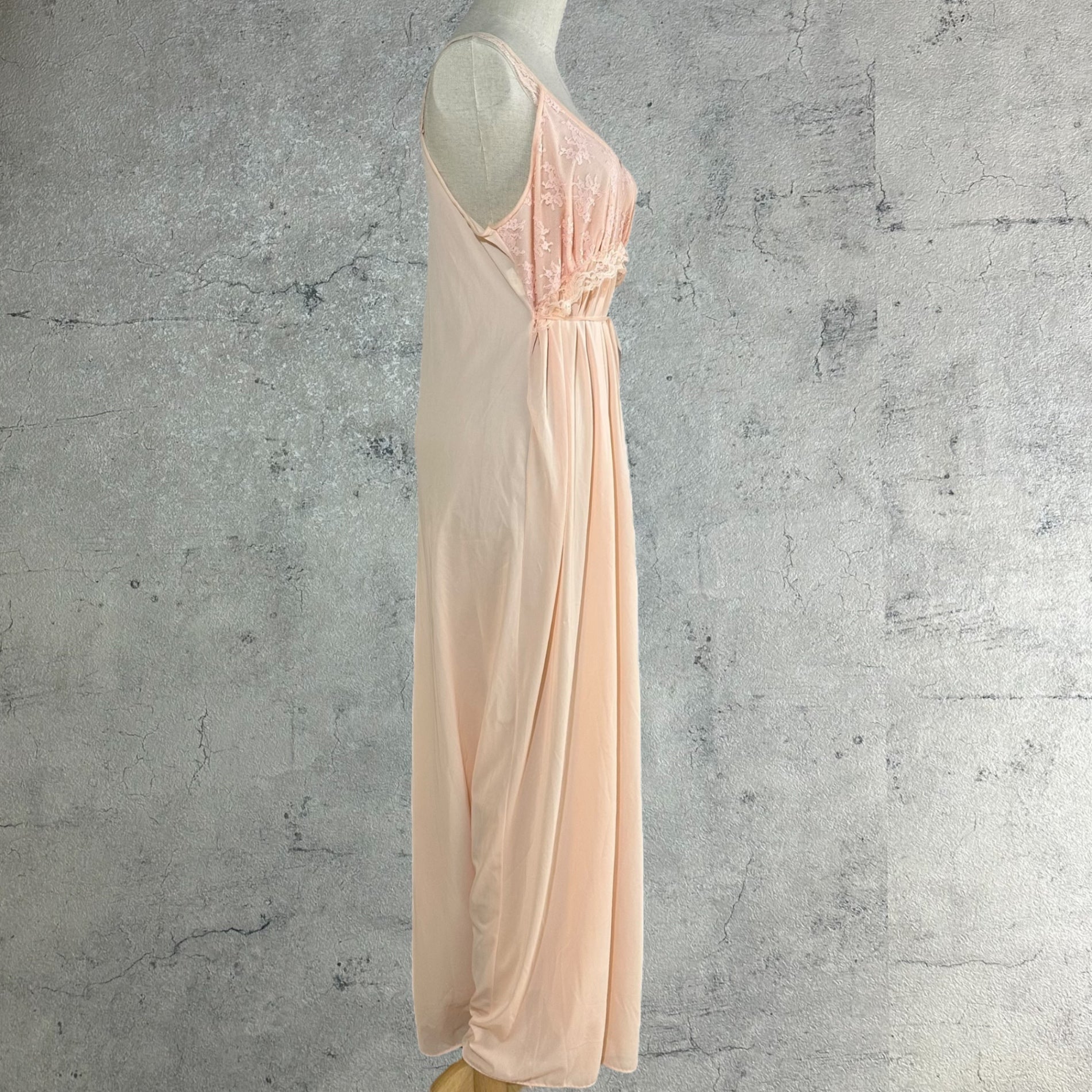 VINTAGE(ヴィンテージ) 70’s front ribbon salmon pink camisole onepiece サーモンピンクのリボンとキャミソールロング丈ワンピース 表記無し(M〜Lサイズ程度) ピンク