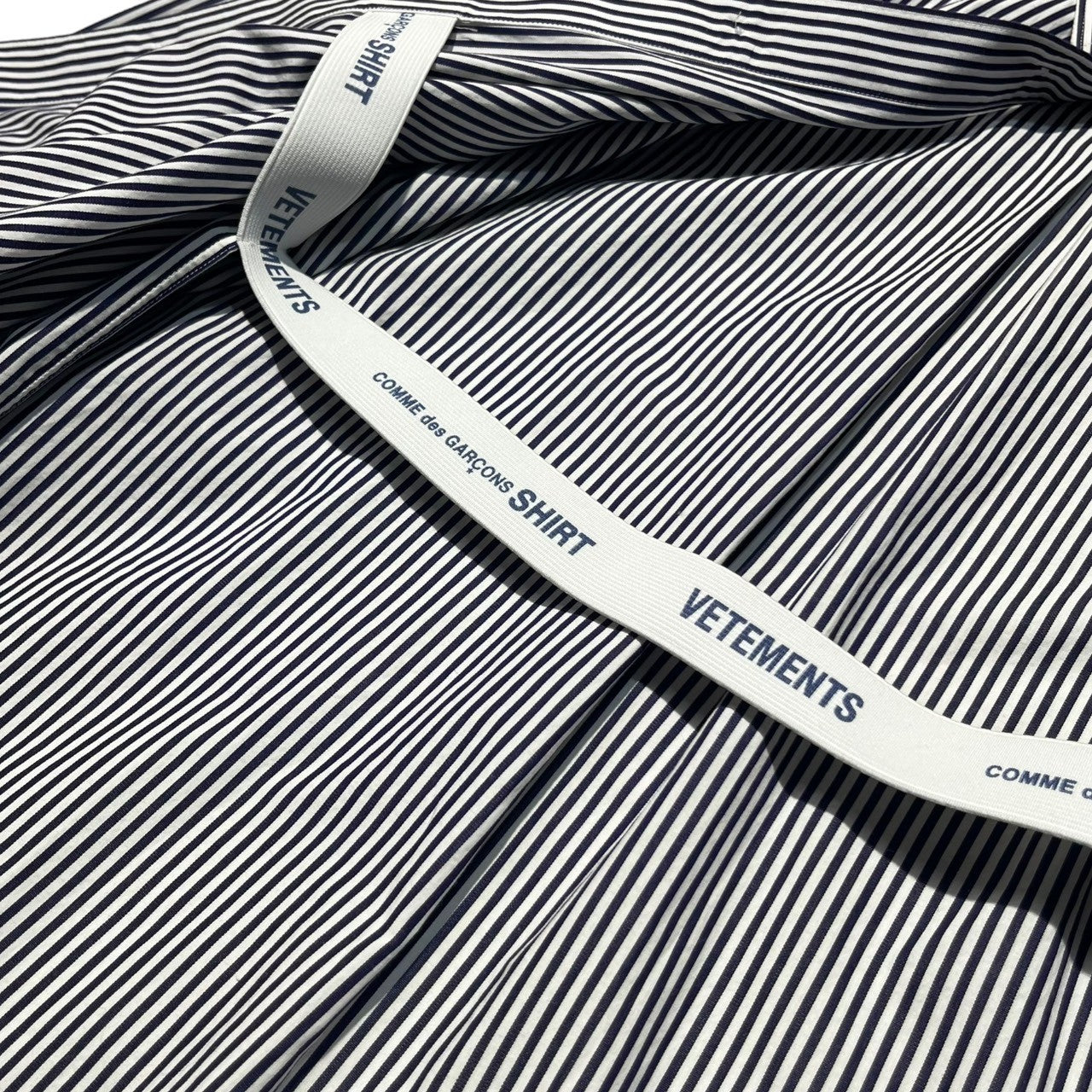 VETEMENT × COMME des GARCONS shirt(ヴェトモン×コムデギャルソンシャツ) 17SS STRIPE OVER  SHIRT ストライプオーバーシャツ WSS17CDG1 XS ネイビー×ホワイト コラボ稀少品