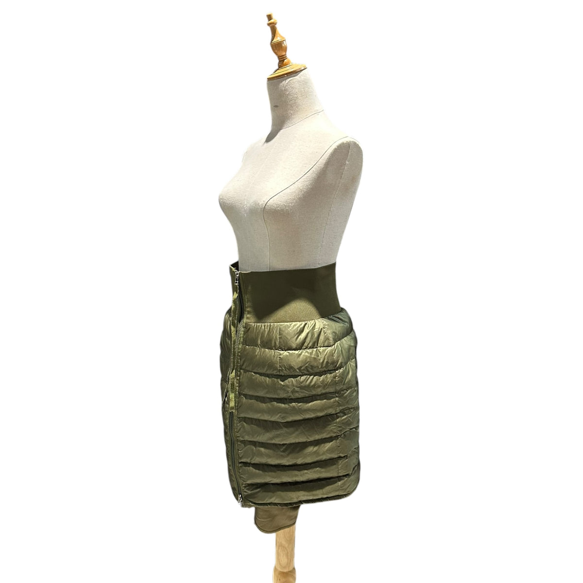 MONCLER(モンクレール) Suzuka-Design Layered Down Skirt スズカ デザイン レイヤード ダウン スカート 09/S 25372 50 44 カーキ