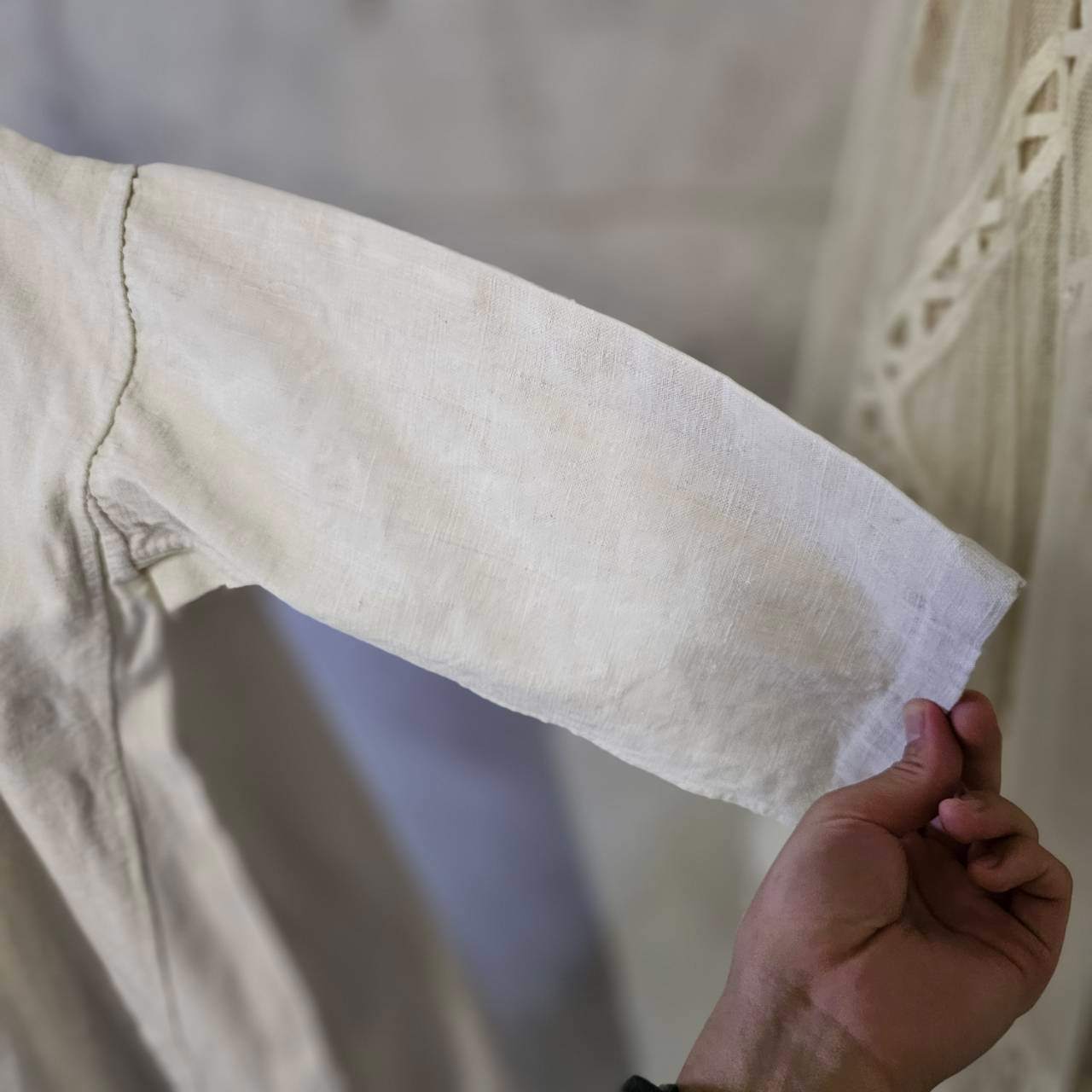 Euro antique(ヨーロッパアンティーク) france 手織りリネンとモノグラム刺繍の物語的ワンピース 表記無し(L～程度) アイボリー