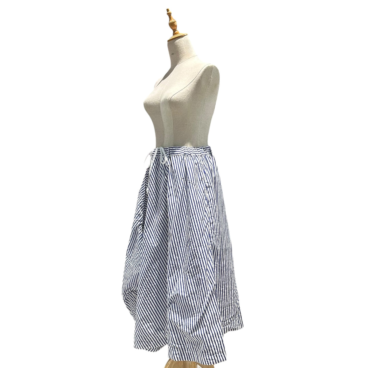 COMME des GARCONS COMME des GARCONS(コムデギャルソンコムデギャルソン) 2026SS Asymmetric Striped Voluminous Skirt アシンメトリー ストライプ ボリューム スカート QR-S008 S ホワイト×ブルー AD2025