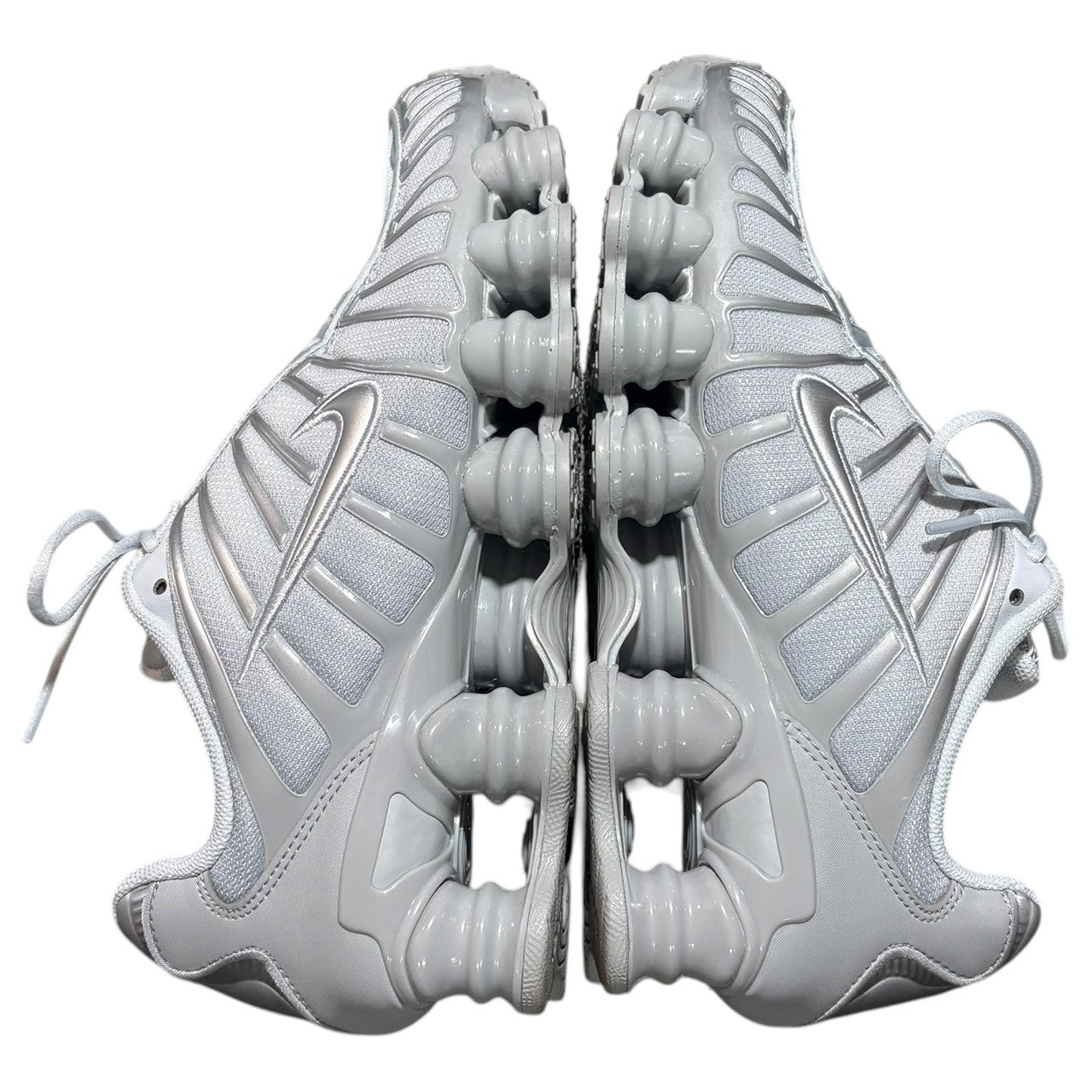 NIKE(ナイキ) Women's Shox TL "Pure Platinum/Smoke Grey/Metallic Silver ウィメンズ ショックス ピュアプラチナム スモークグレー メタリックシルバー IO1912-043 25.5cm グレー×シルバー