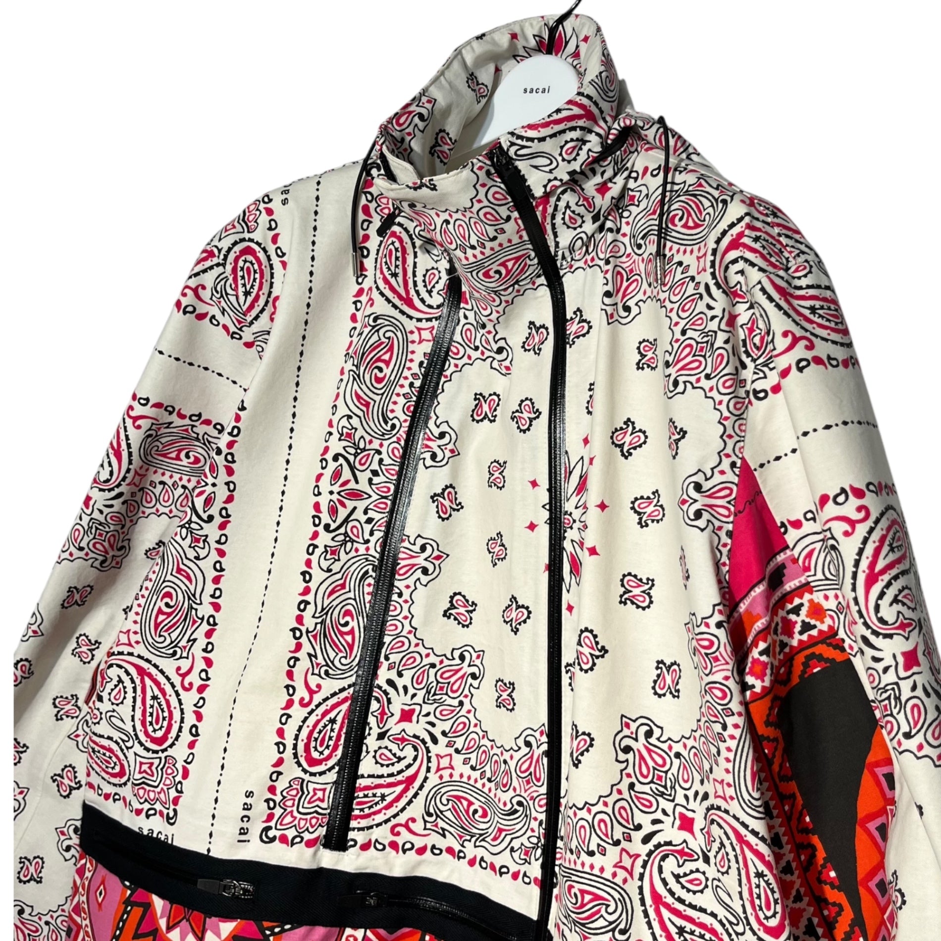 sacai(サカイ) 22SS Bandana Print Paisley Mountain Hood Jacket バンダナプリント ペイズリー  マウンテン フード ジャケット ブルゾン 22-02686M 2(M) ホワイト×ピンク