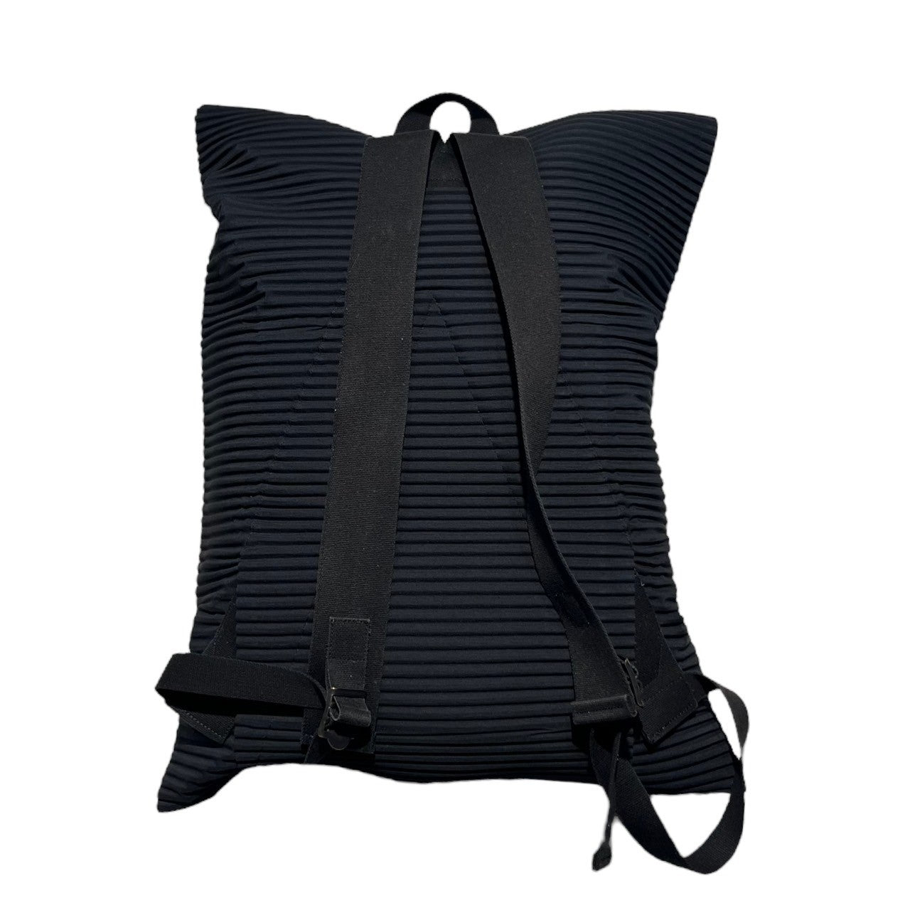 HOMME PLISSE ISSEY MIYAKE(オムプリッセイッセイミヤケ) pleated big daypack プリーツ ビッグ デイパック  ブラック リュック