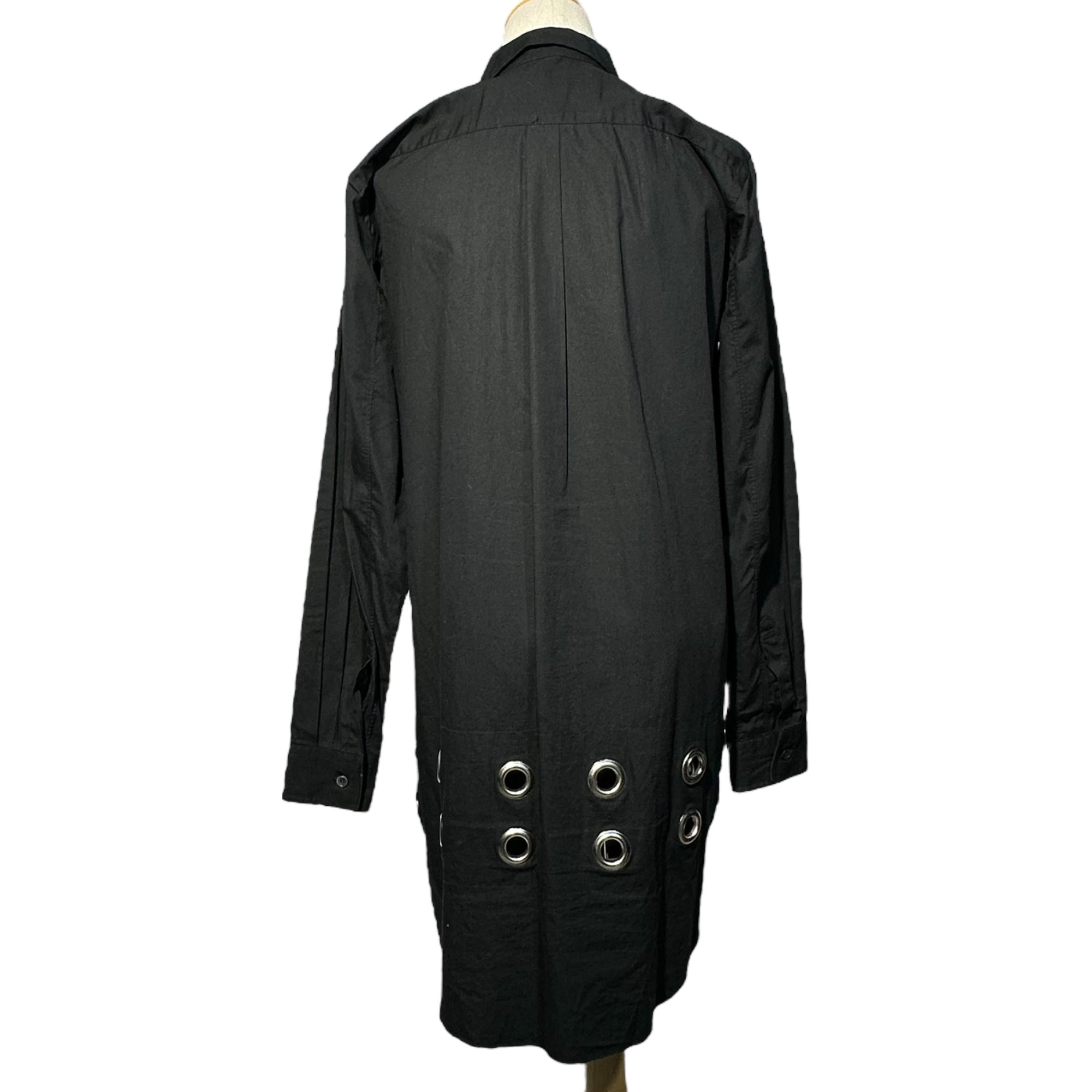 BLACK COMME des GARCONS(ブラックコムデギャルソン) L/S Shirt with Hem Buttonhole Design 裾 鳩目 デザイン ロング丈 長袖 シャツ 1A-B001 M ブラック AD2017