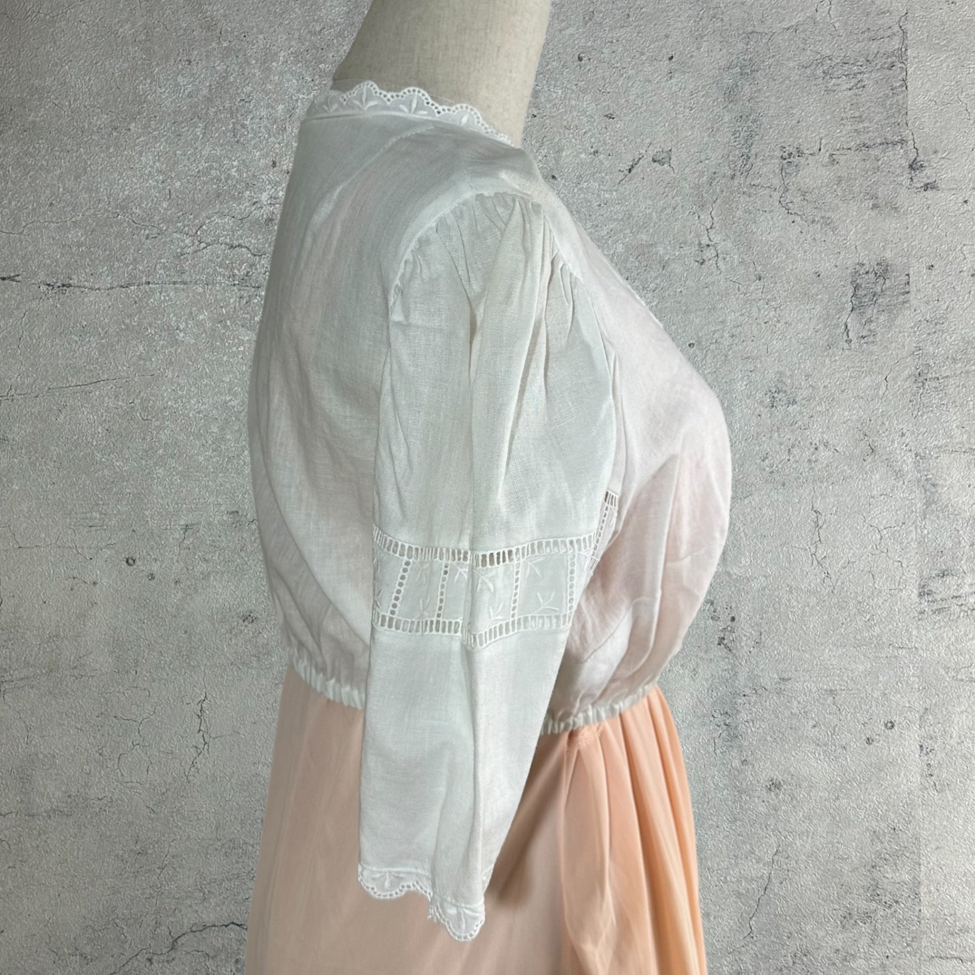 VINTAGE 70's~Tyrolean embroidery short blouse チロリアン 刺繍入りショートブラウス 44(Lサイズ) ホワイト