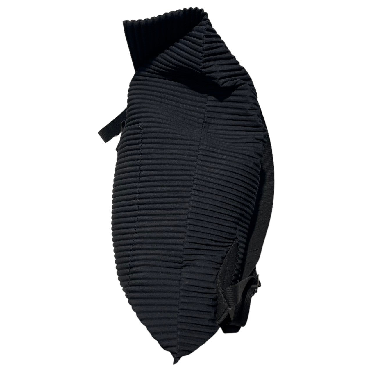 HOMME PLISSE ISSEY MIYAKE(オムプリッセイッセイミヤケ) pleated big daypack プリーツ ビッグ デイパック  ブラック リュック