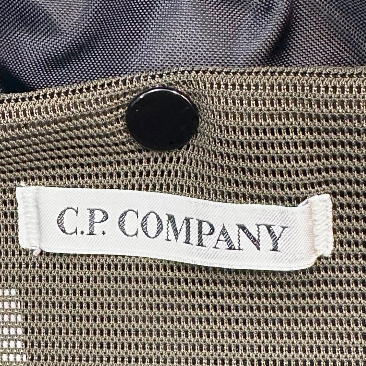 C.P.COMPANY(シーピーカンパニー) 2025SS  Plain Paper Touch Waistbag プレーン ペーパー タッチ ウエスト バッグ 18CMAC298A モスグリーン ボディ 斜め掛け ポーチ