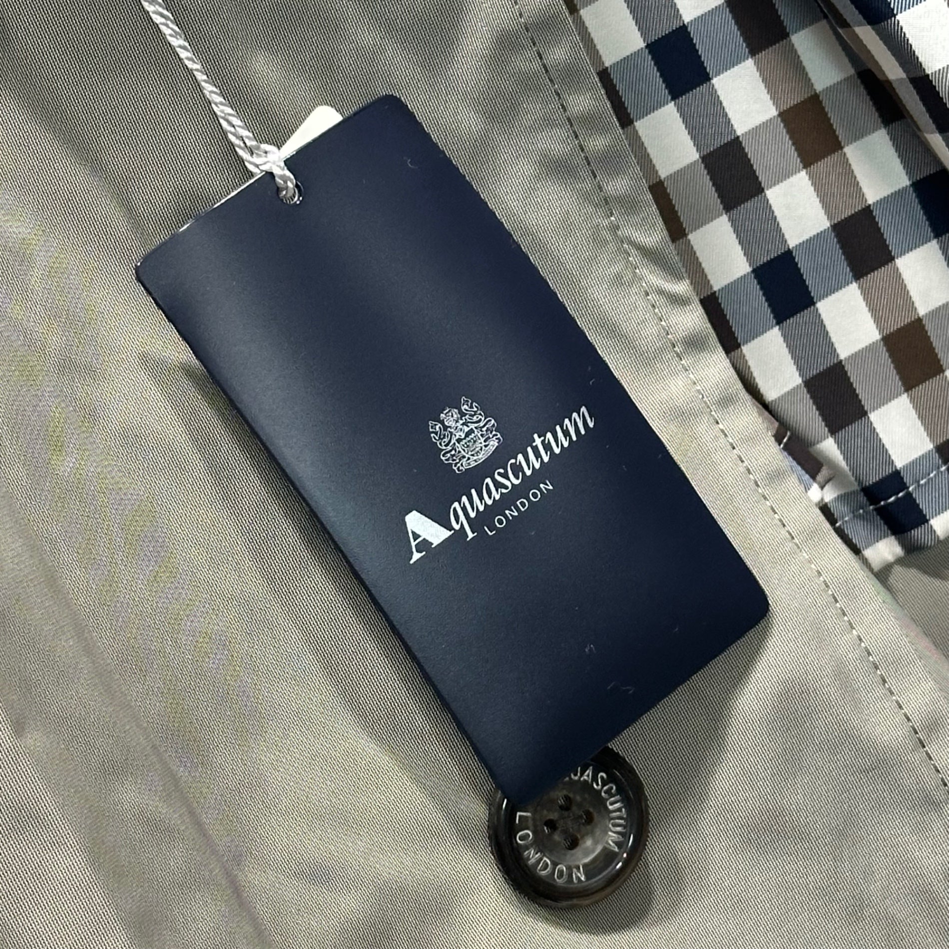Aquascutum(アクアスキュータム) Trench Design Hooded Raincoat トレンチ デザイン フード収納 レインコート 2207251004-83 38(M程度) カーキ