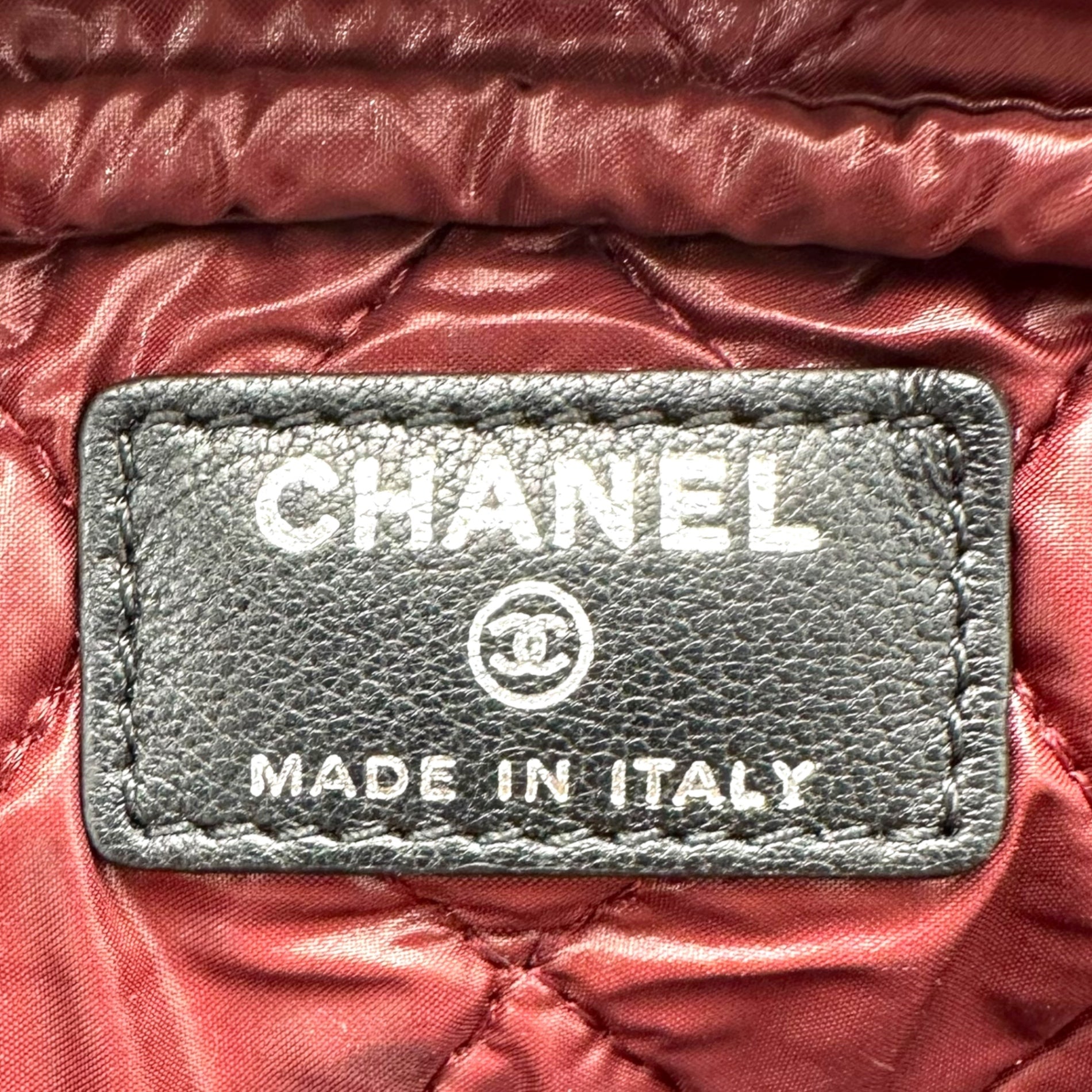 CHANEL(シャネル) Matelasse Large Toiletry Case - Lambskin マトラッセ ラージ トワレ ポーチ  ラムスキン ブラック 2012年製造 16番台 16****** ココマーク ケース バッグ コスメ