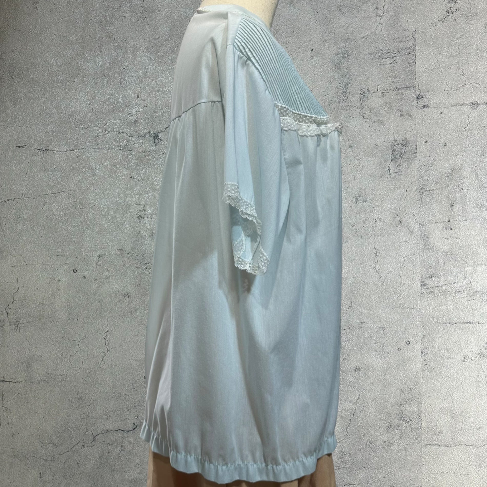VINTAGE(ヴィンテージ) 70's round collar flower embroidery short sleeve blouse 丸襟 花刺繍 半袖 ブラウス ライトブルー