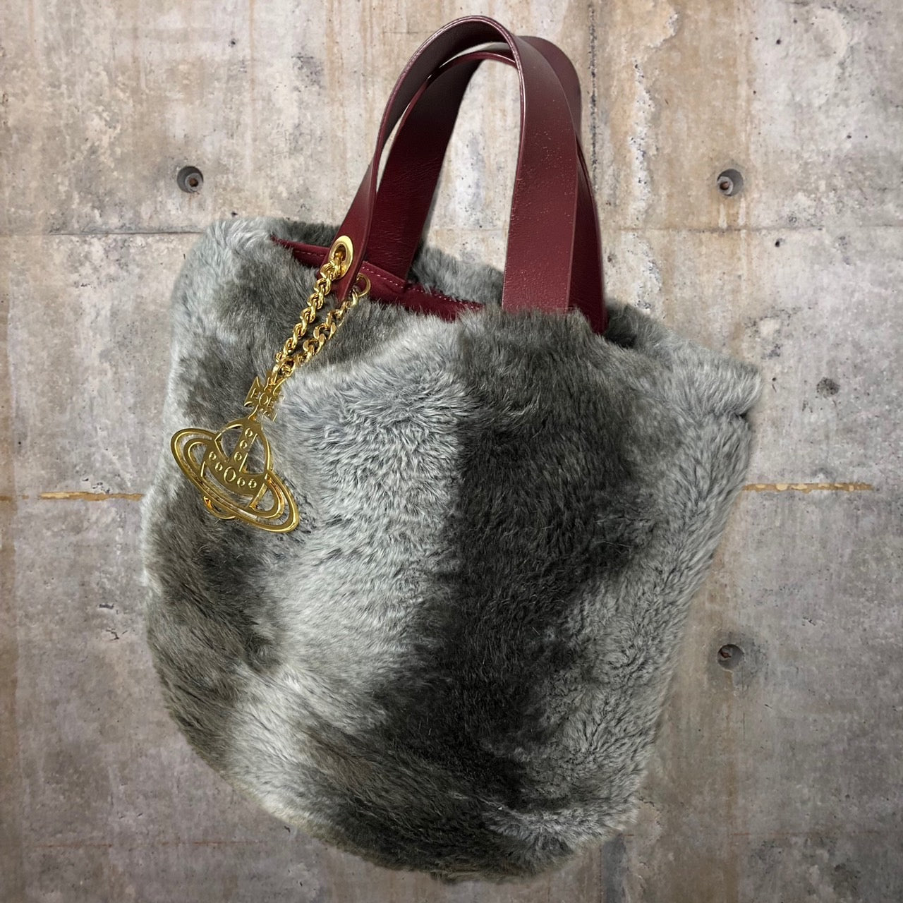 Vivienne Westwood(ヴィヴィアンウエストウッド) orb charm eco fur bag/オーブチャームエコファーバッグ/トートバッグ グレー
