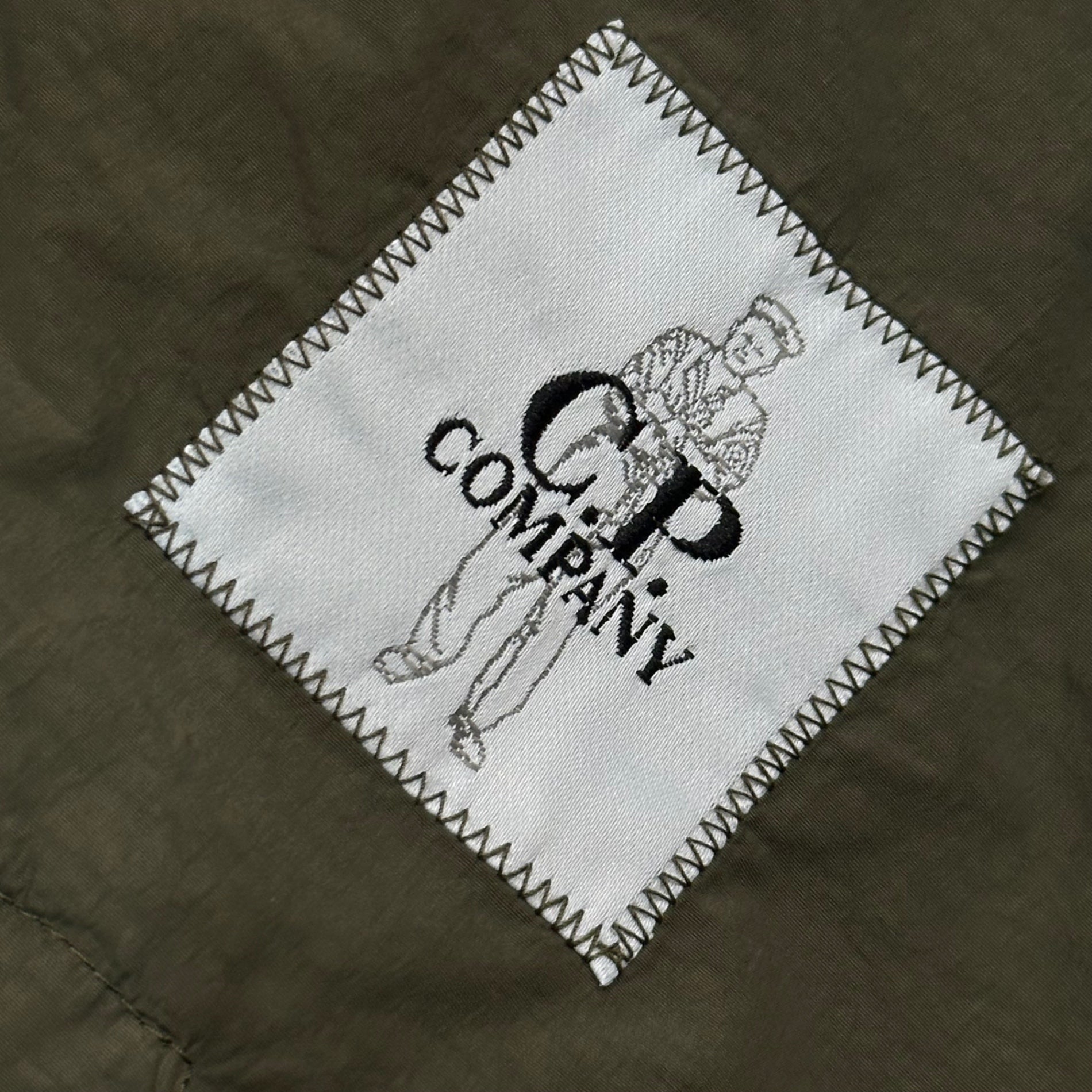 C.P.COMPANY(シーピーカンパニー) 2024SS Flatt Nylon Chore Jacket フラット ナイロン チョア ジャケット 16CMOW237A 005991G 52 カーキ Garment Dye ガーメントダイ