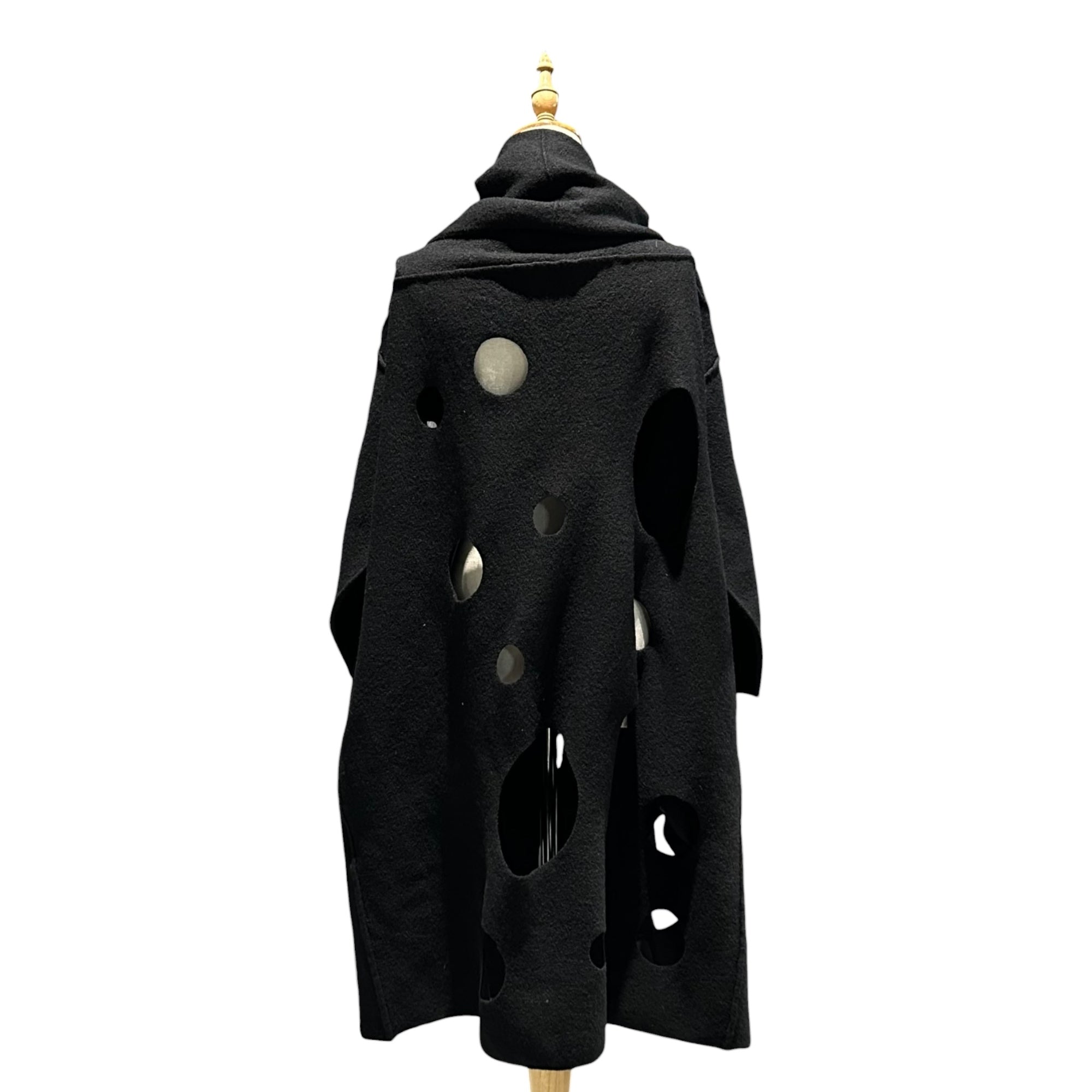 COMME des GARCONS(コムデギャルソン) 2002SS Cut-Out Wool Cape 穴あき ウール ケープ GE-N004 FREE ブラック AD2001 ガウン ジャケット コート ニット