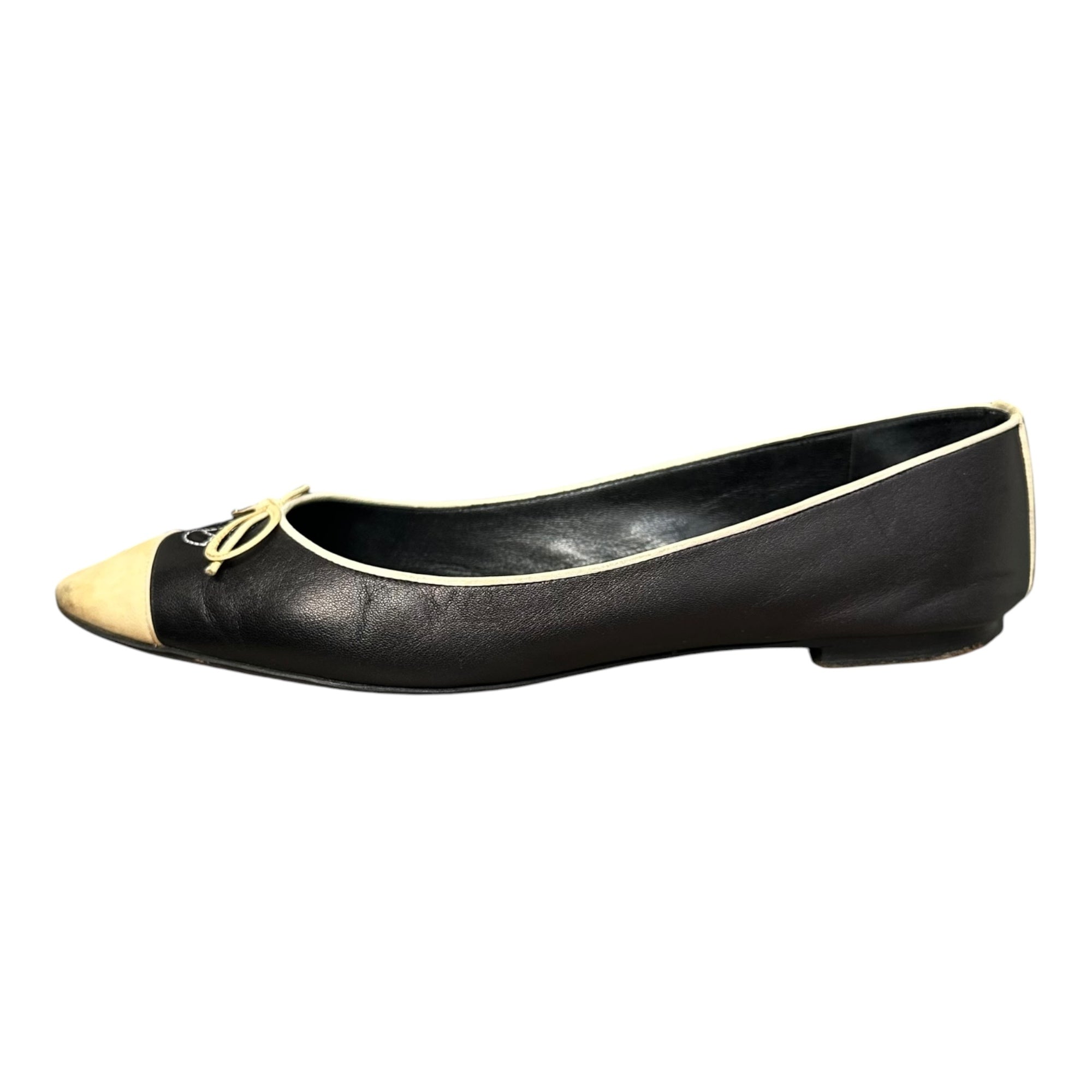 CHANEL(シャネル) Coco Stitch Two-Tone Flat Pumps ココ ステッチ バイカラー フラット パンプス 靴 37 1/2 C ブラック×アイボリー