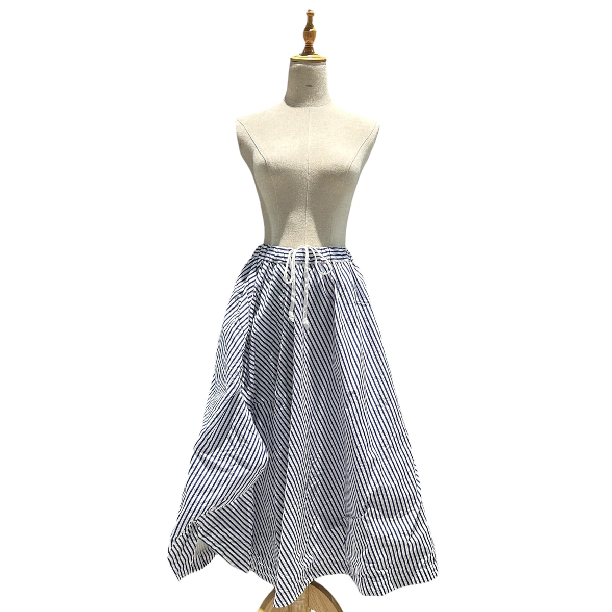COMME des GARCONS COMME des GARCONS(コムデギャルソンコムデギャルソン) 2026SS Asymmetric Striped Voluminous Skirt アシンメトリー ストライプ ボリューム スカート QR-S008 S ホワイト×ブルー AD2025