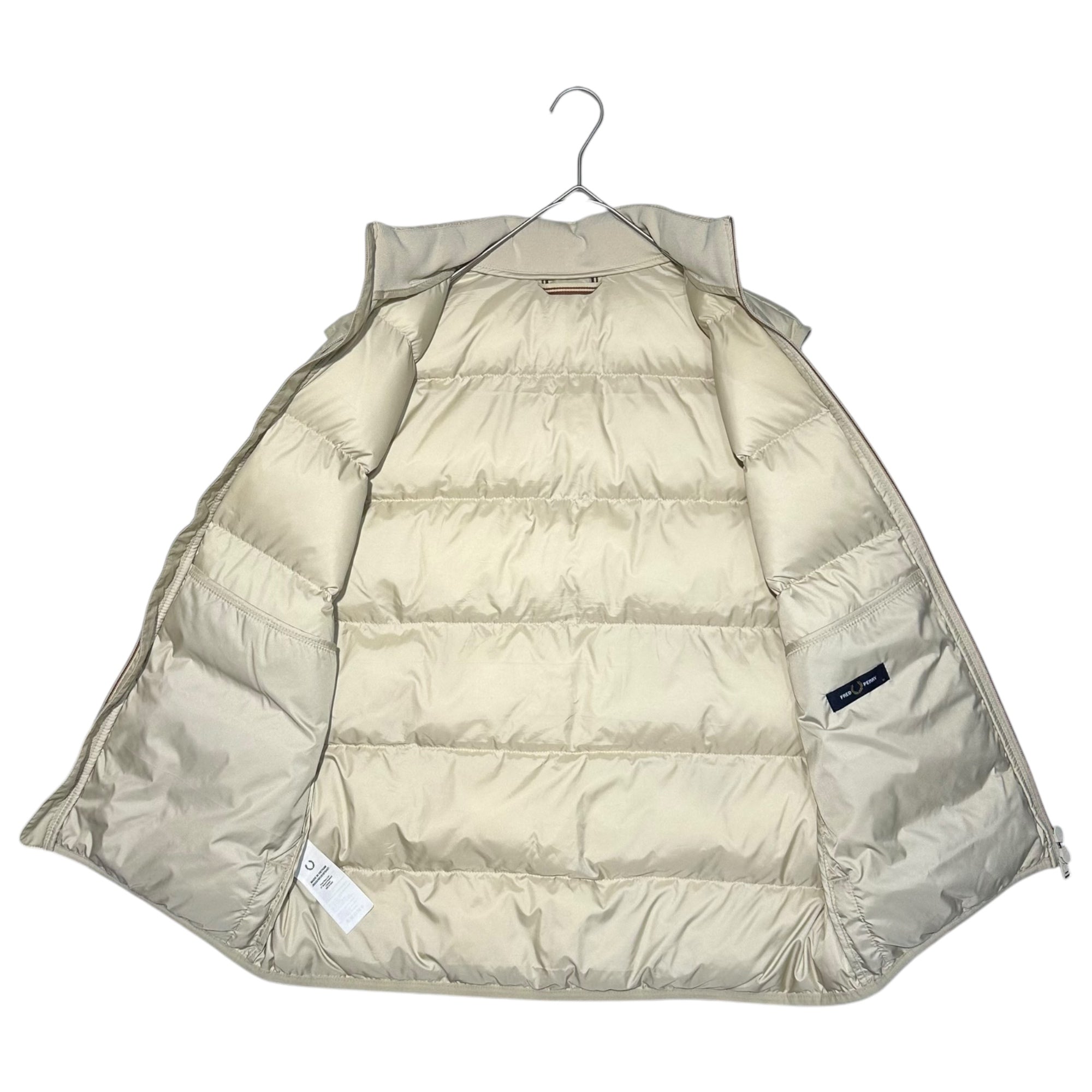 FRED PERRY(フレッドペリー) 24AW INSULATED GILET インシュレーテッド ジレ J8522 M ベージュ ロゴ 中綿 ベスト ナイロン 参考定価27,500円