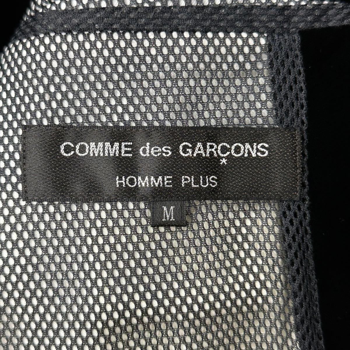 COMME des GARCONS HOMME PLUS(コムデギャルソンオムプリュス) 2005AW Mesh-Lined Striped Panel Velvet-Trimmed Tuxedo Jacket Pants Set 裏地メッシュ ストライプ切替 ベロアテープ タキシード ジャケット パンツ セットアップ スーツ JKT:PP-J060 BOTTOMS:PP-P046  M ブラック AD2005 裏返し着用可能 スポーツテーラリング期