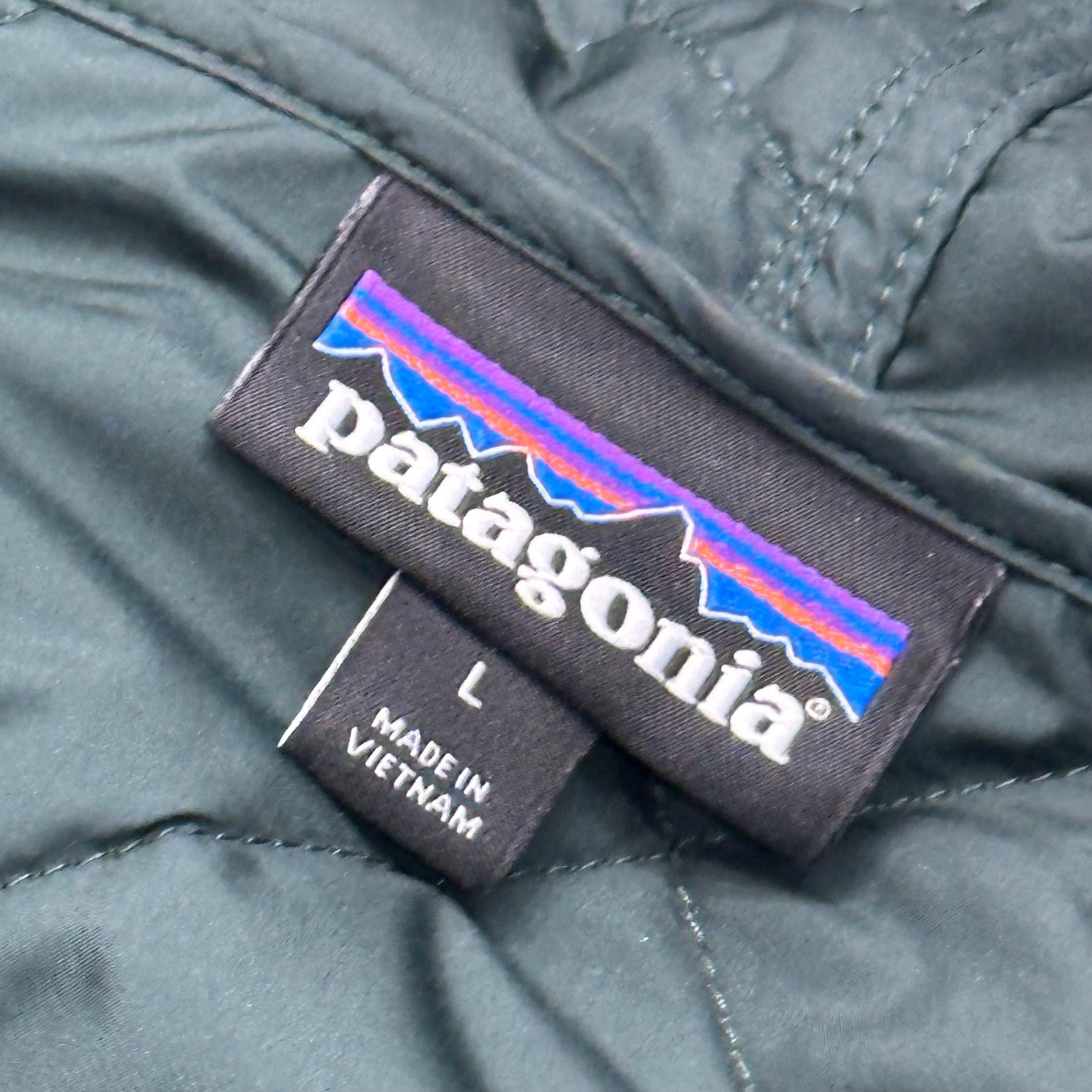 Patagonia(パタゴニア) DIAMOND QUILTED BOMBER HOODY  ダイアモンドキルト ボマージャケット フーディー 27610 L カーキ マウンテンパーカー