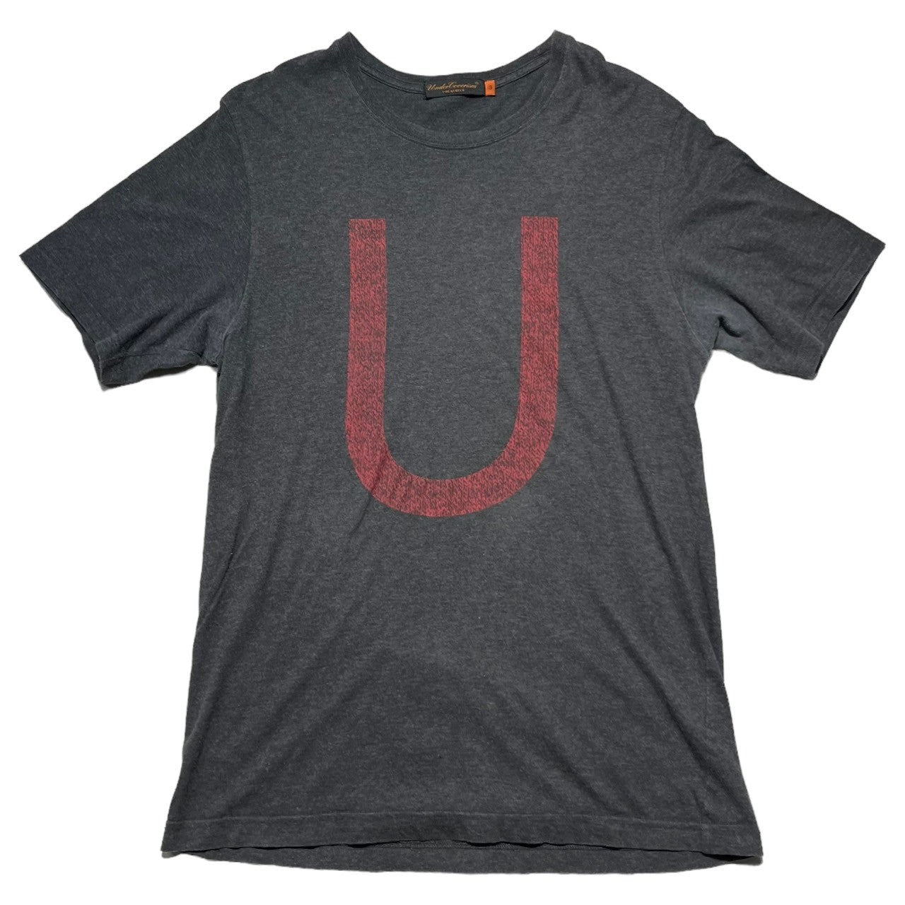 UNDERCOVERISM(アンダーカバーイズム) Knitted print 'U' logo crew neck T-shirt ニット編み  プリント 「U」 ロゴ クルーネック Tシャツ 3(M~L) チャコールグレー×レッド