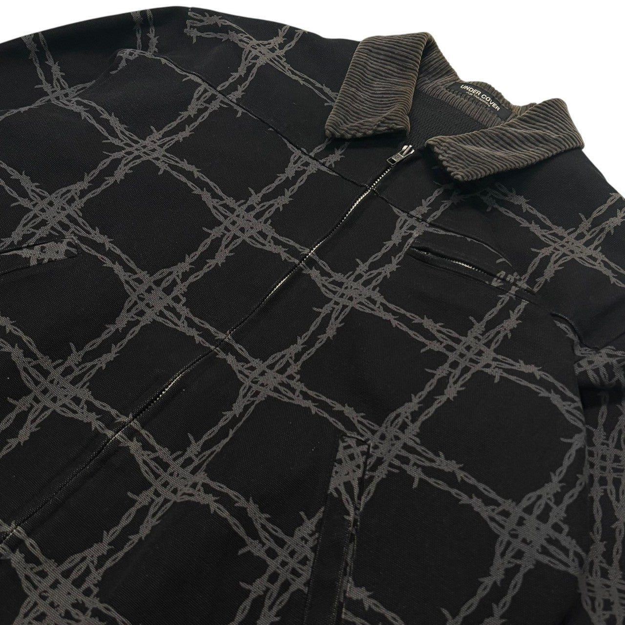 【実店舗限定アイテム】UNDERCOVER(アンダーカバー) 96AW WIRE Period Barbed Wire Print Duck Fabric Corduroy Collar Zip-Up Jacket WIRE期 有刺鉄線 プリント ダック地 コーデュロイカラー ジップアップ ジャケット UC-6W-JK-09 FREE ブラック×グレー 1996年 ワイヤー期 オリジナル 稀少品