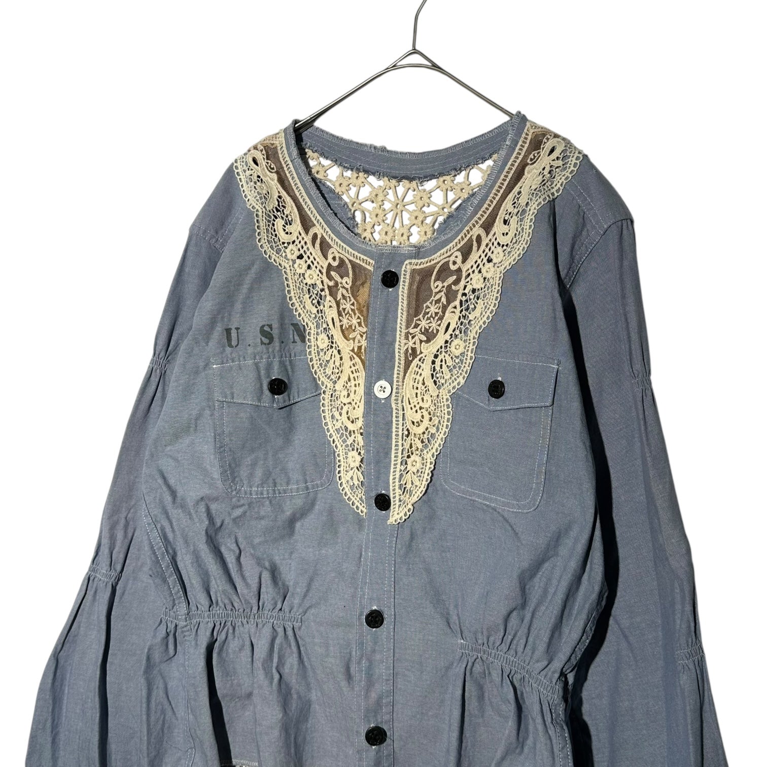 RehersalL(リハーズオール) US Navy vintage shirt remade with lace embellishments US NAVY 古着シャツリメイク レース装飾 シャツ FREE ブルー×アイボリー