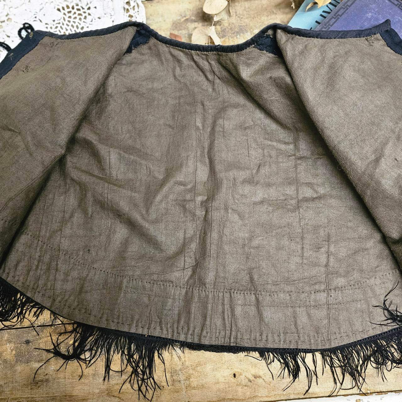 Euro antique(ヨーロッパアンティーク) 1900~20's France cape with fringe フリンジ付きケープ つけ襟 首元38cm/総丈30cm ブラック