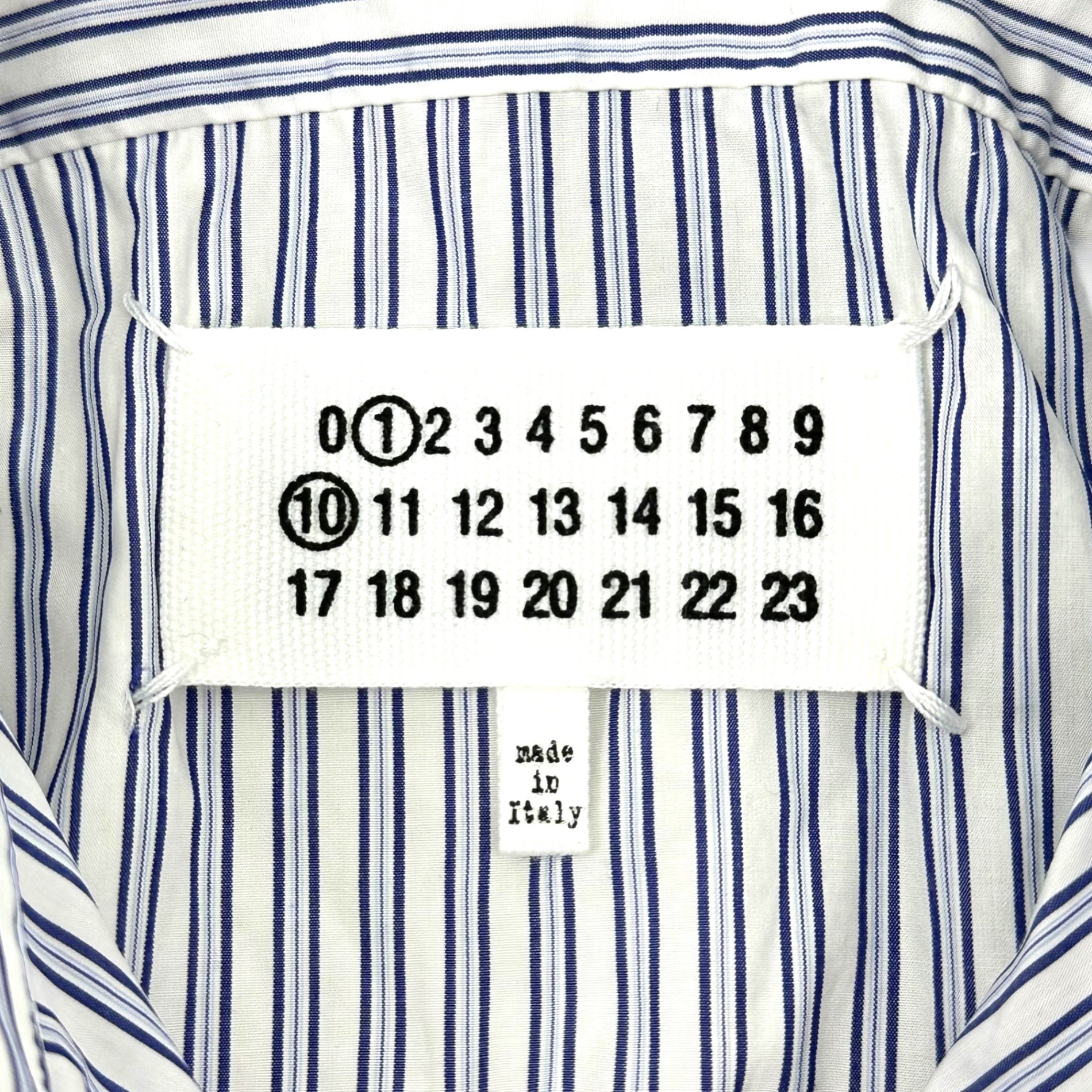 MAISON MARGIELA(メゾンマルジェラ) 24SS C STRIPED SHIRT ストライプ ロゴ刺繍 半袖 シャツ S50DR0007 39(M程度) ホワイト×ブルー