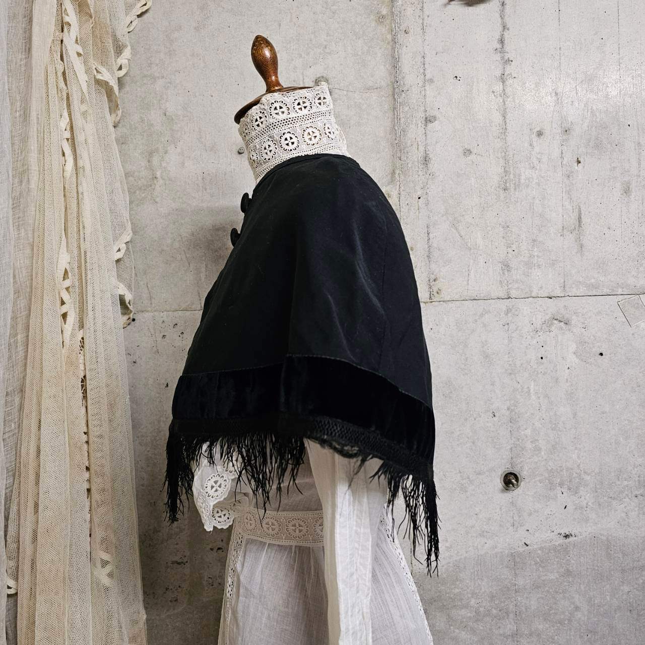 Euro antique(ヨーロッパアンティーク) 1900~20's France cape with fringe フリンジ付きケープ つけ襟 首元38cm/総丈30cm ブラック