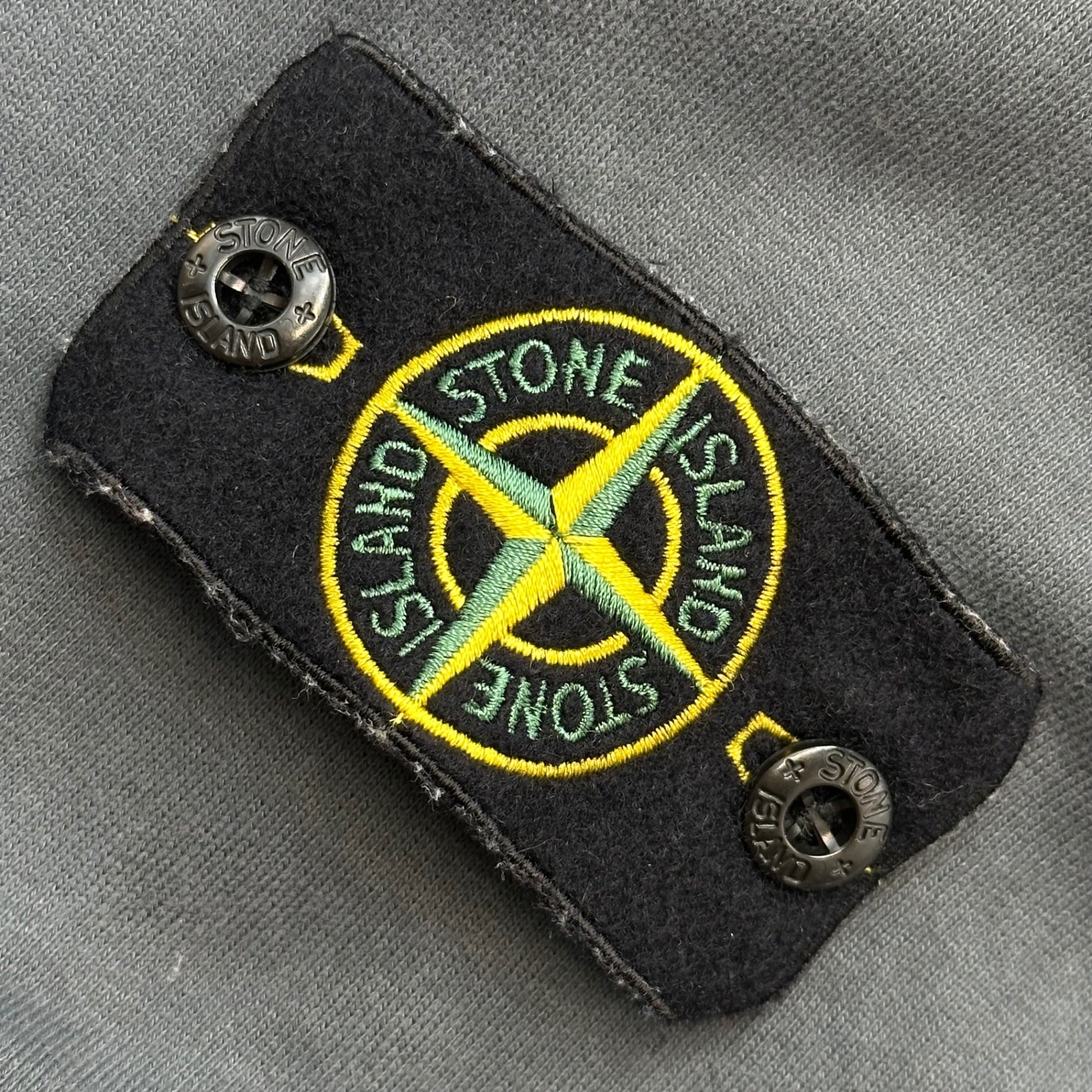 STONE ISLAND(ストーンアイランド) 2023AW Brushed Cotton Pullover Hoodie 裏毛 コットン プルオーバー パーカー 791561720 L グレー