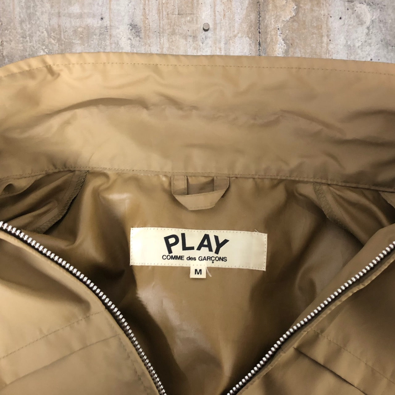 PLAY COMME des GARCONS(プレイコムデギャルソン) 05ssハートロゴナイロンジャケット AZ-J001 M ベージュ AD2004