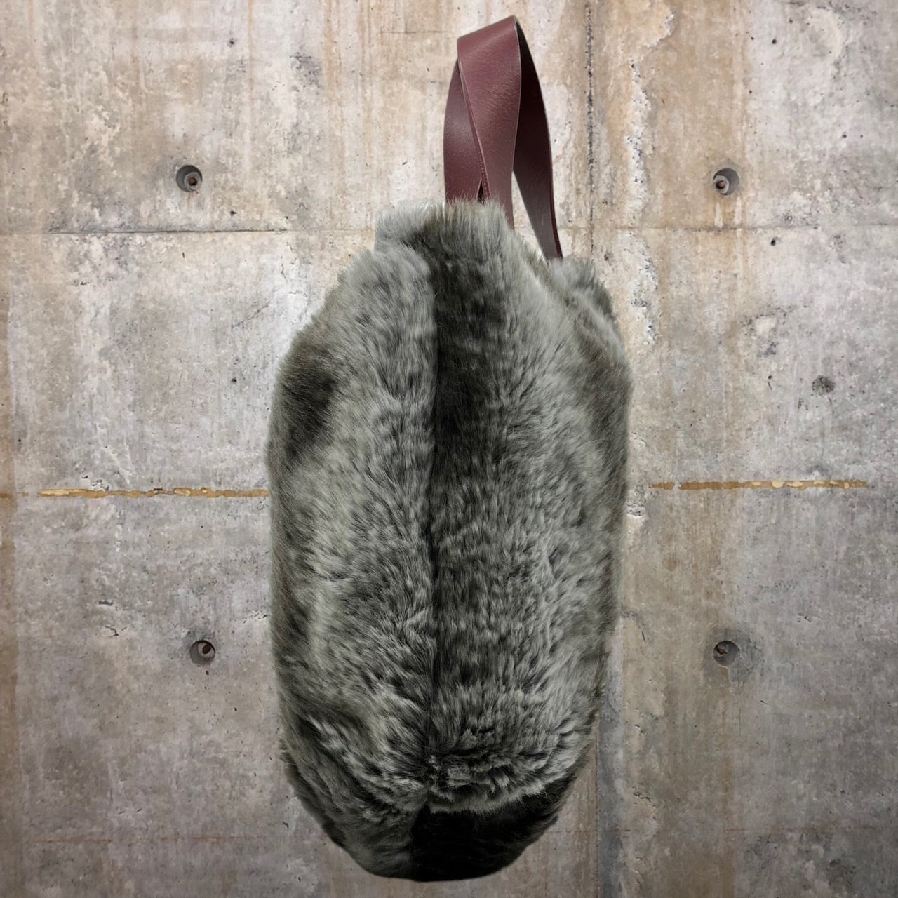 Vivienne Westwood(ヴィヴィアンウエストウッド) orb charm eco fur bag/オーブチャームエコファーバッグ/トートバッグ グレー