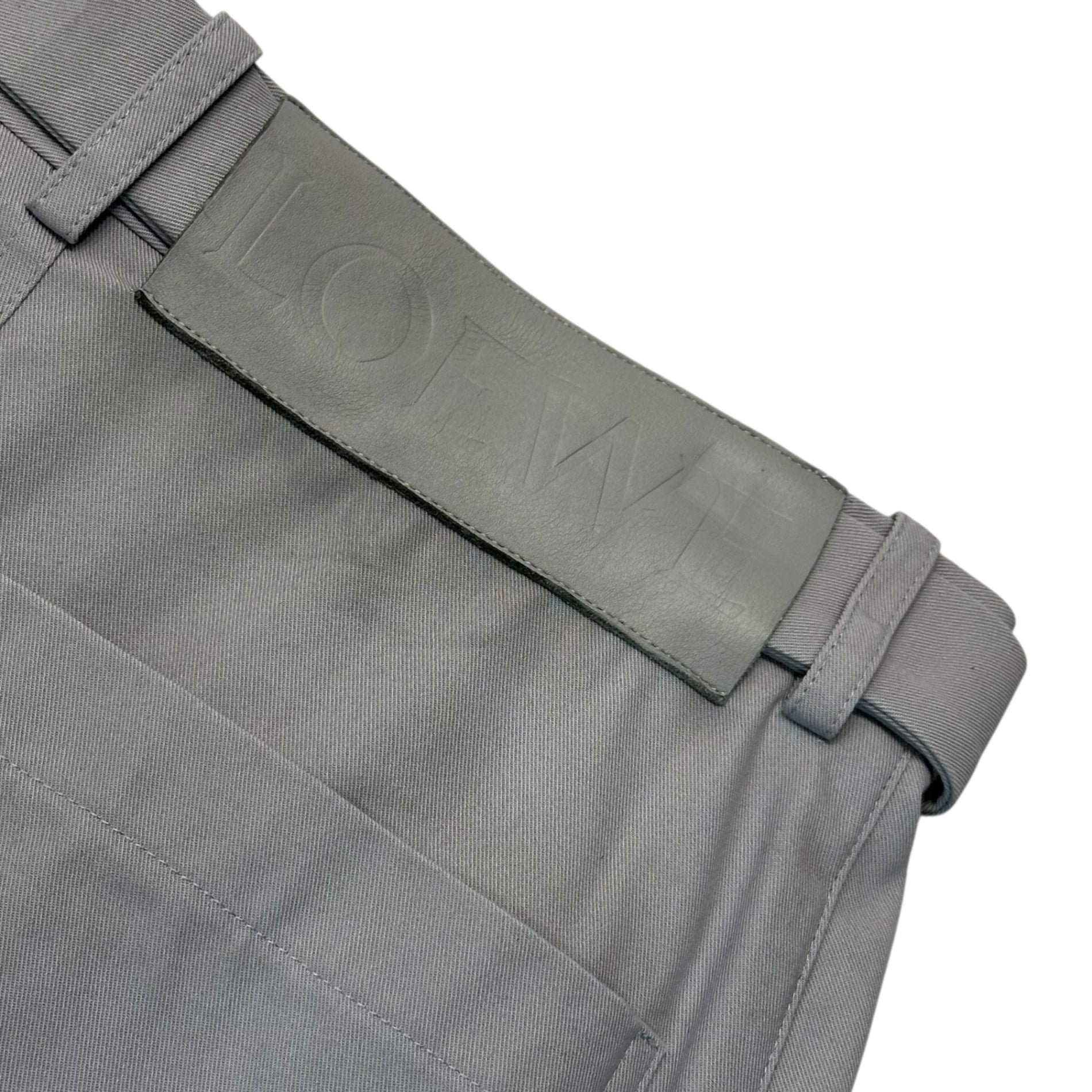 LOEWE(ロエベ) Belted Low-Crotch Trousers ベルテッド ロークロッチ トラウザーズ H526Y04WCD 42 ライトグレー ワイド スラックス タック