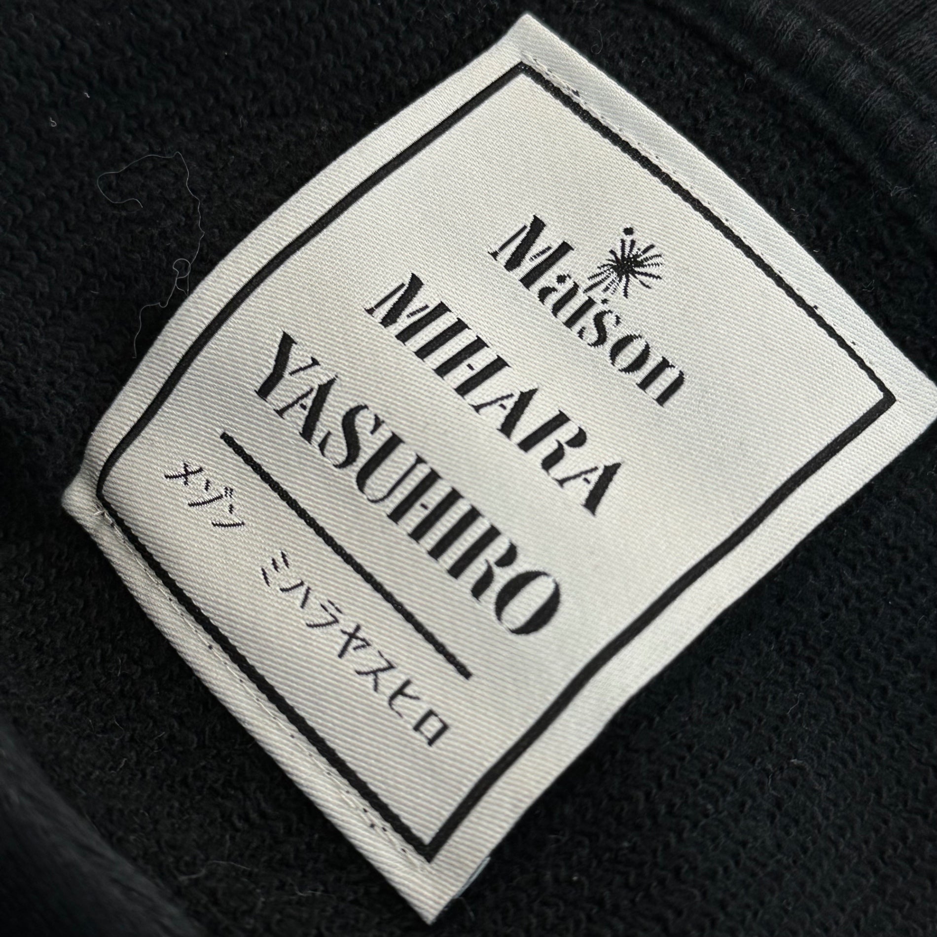 Maison MIHARA YASUHIRO(メゾンミハラヤスヒロ) 23SS Graphic Print Hoodie グラフィック プリント プルオーバー パーカー A10HD722 48 ブラック