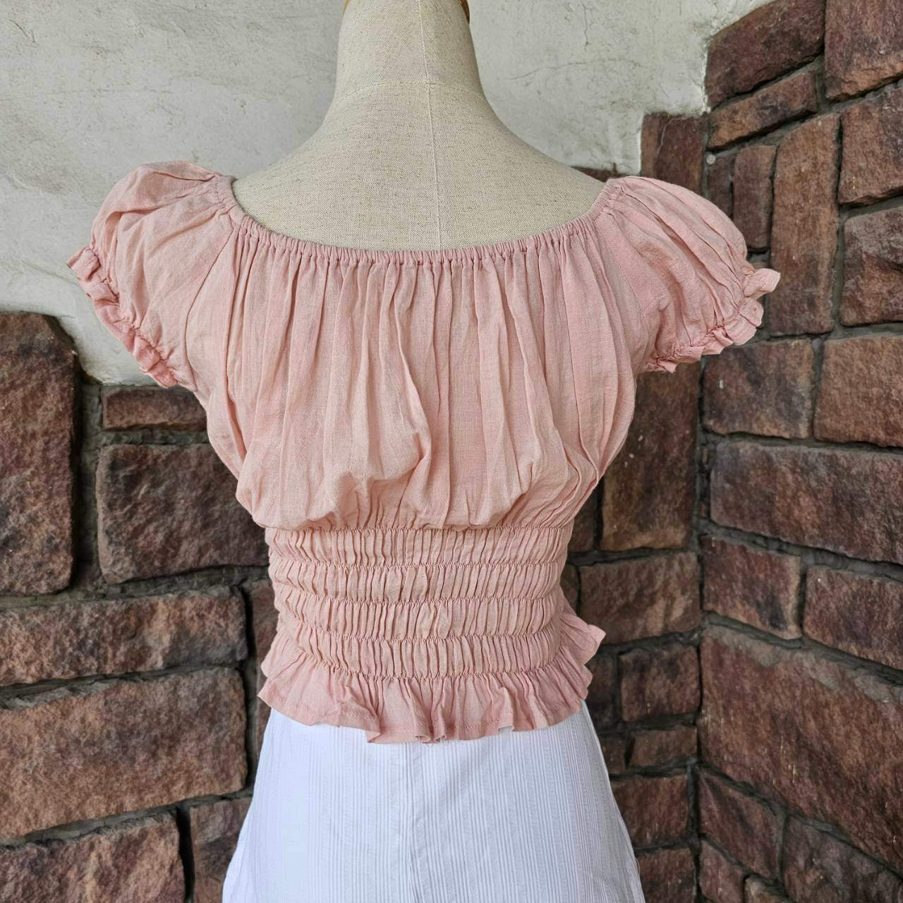 Euro vintage(ヨーロッパヴィンテージ) pale smokey pink with ribbon shirring blouse ペールピンクのシャーリングリボンブラウス Mサイズ程度/袖口に微細なシミ有 ピンク