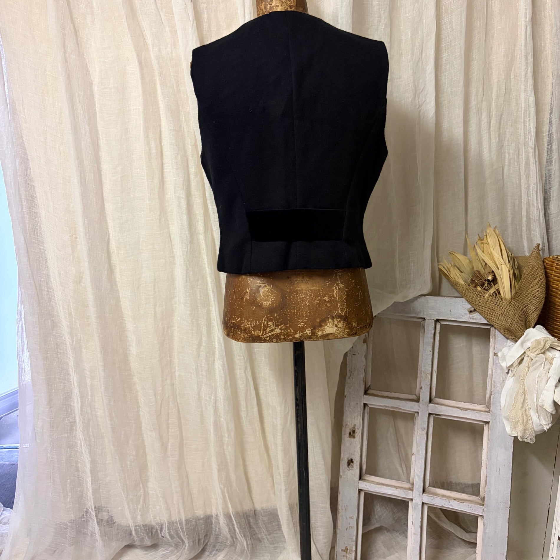 Euro vintage(ヨーロッパヴィンテージ) France 40's~ wool vest ウールとコーデュロイボタンのクラシカルなベスト M~L程度 ブラック